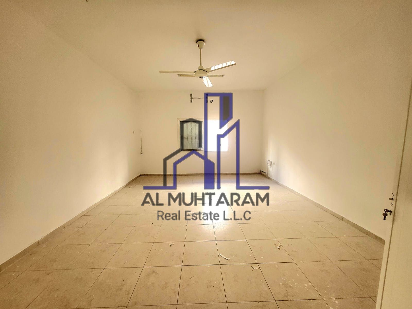 Big 5 bedroom villa with big parking for rent