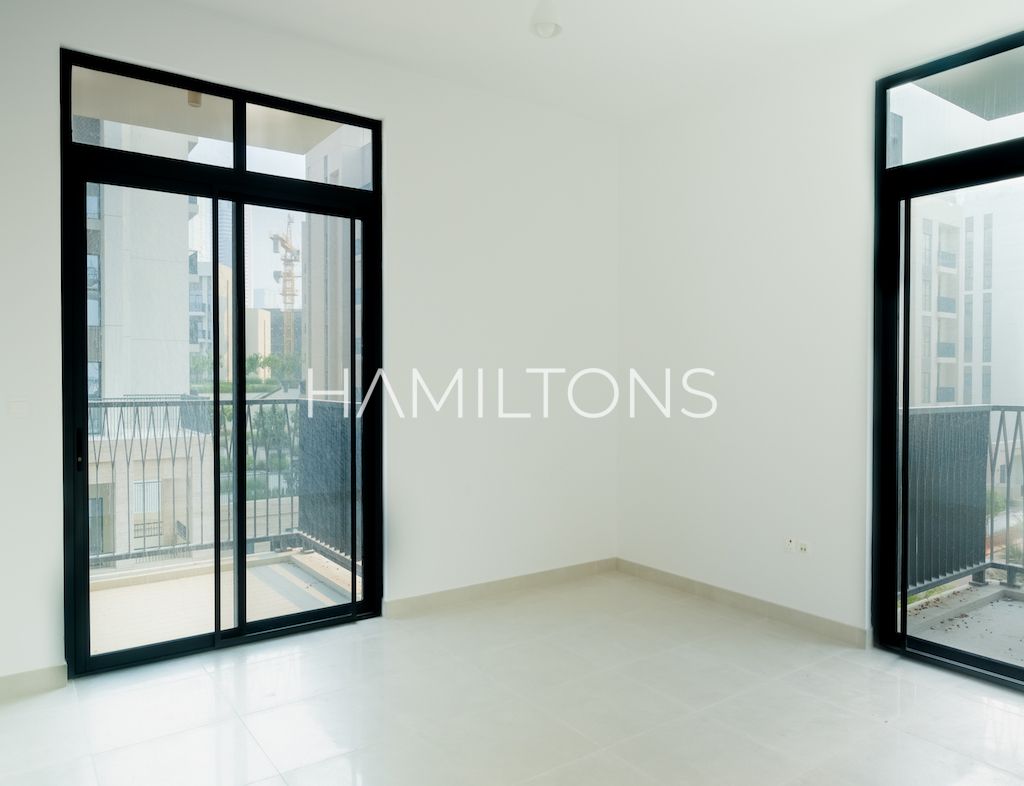 Sea View Living | Vacant Unit | 10 mins to Dubai | Resale