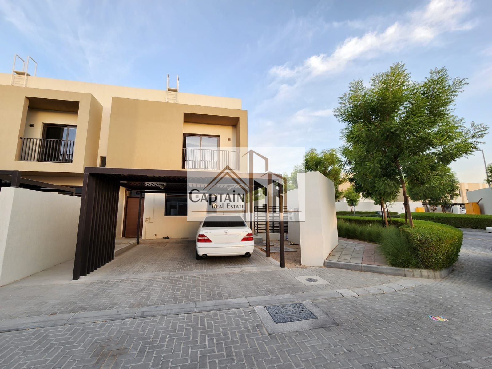 Luxurious 3bhk Townhouse Corner Balcony