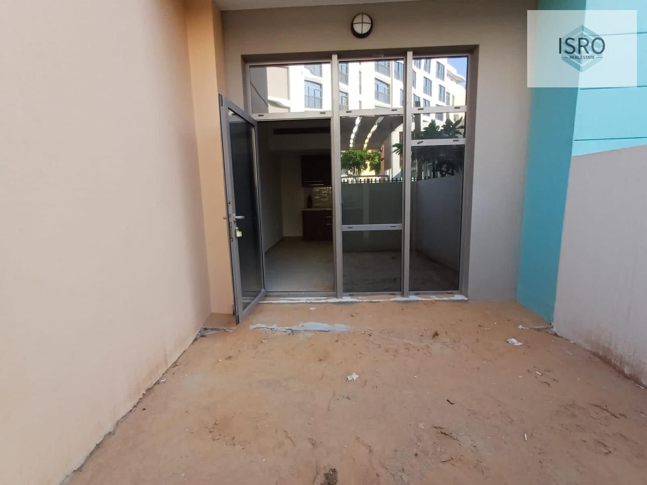 Studio||garden||poll||gym||parking.