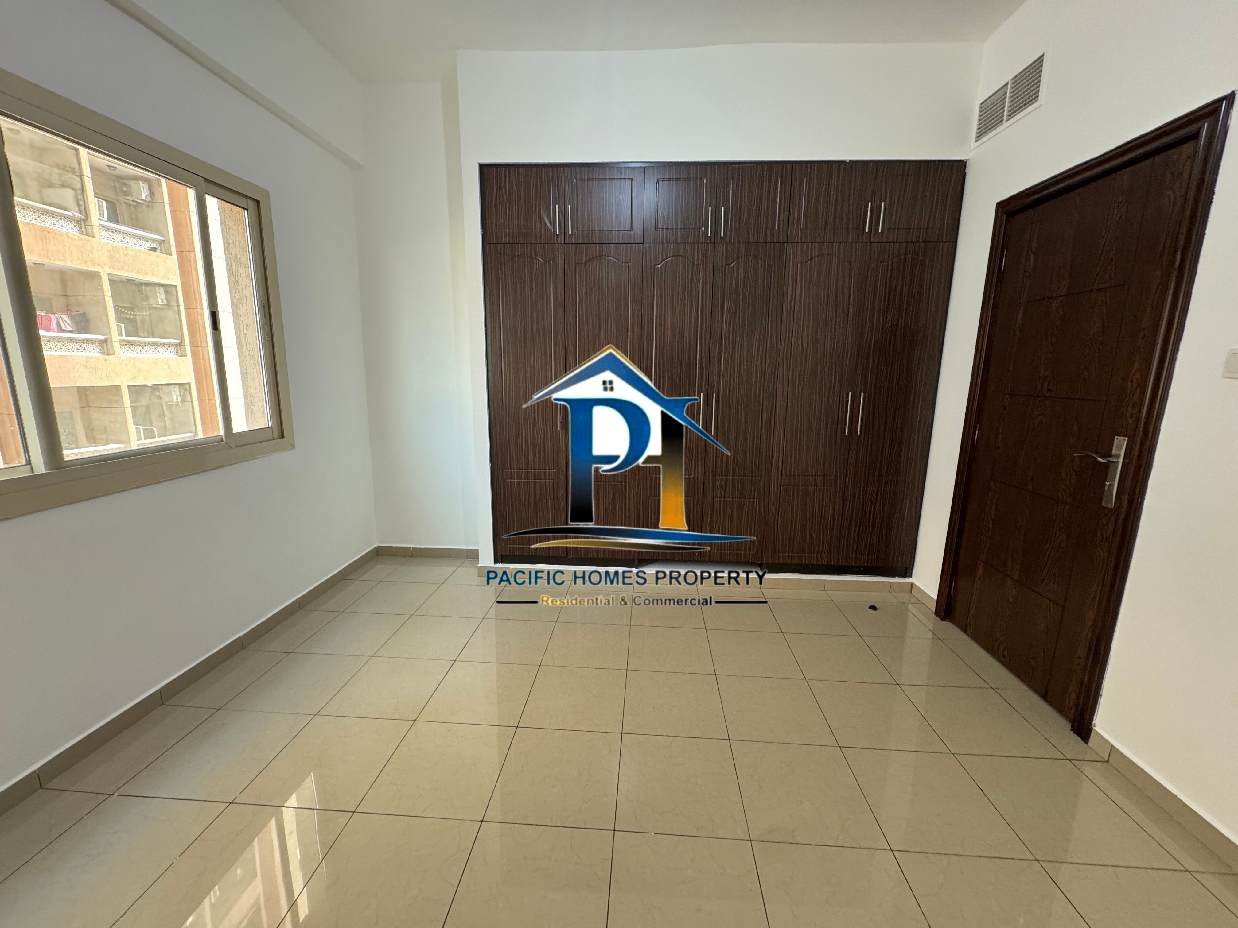 HUGE 1 BHK IN NAHDA1 NEXT TO BUS STOP FOR FAMILY ONLY