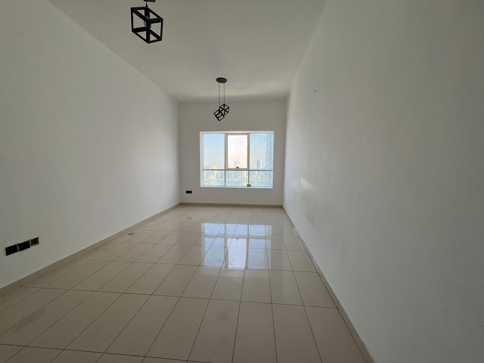 1 Bedroom + Living Room / Central AC, 2 Bathrooms, Balcony, Sea View, Parking, Gym & Swimming Pool, Close to all services