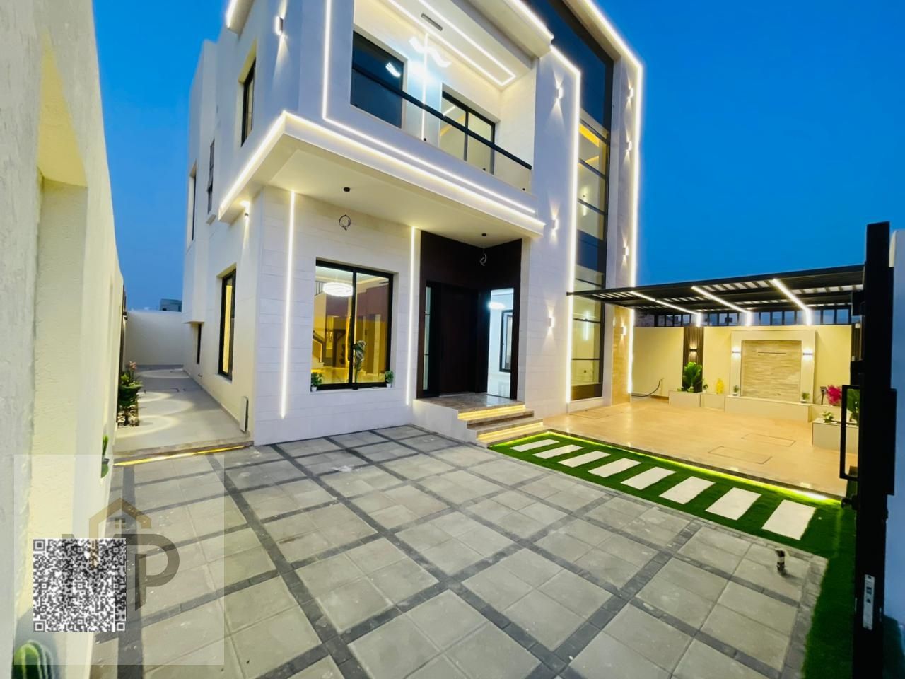 Villa for sale, including registration and ownership fees, on the main street, ready to move in, in one of the most prestigious areas of Ajman, freeho