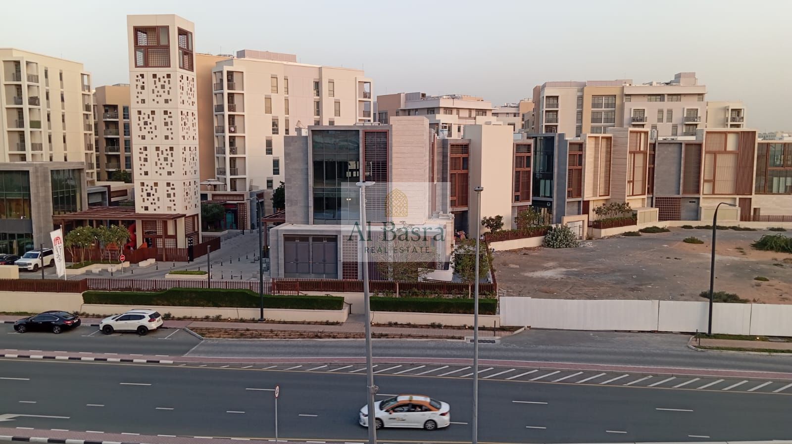 Hot Deal! NO COMMISSION!! Furnished 1BR | Closed Kitchen | Balcony
