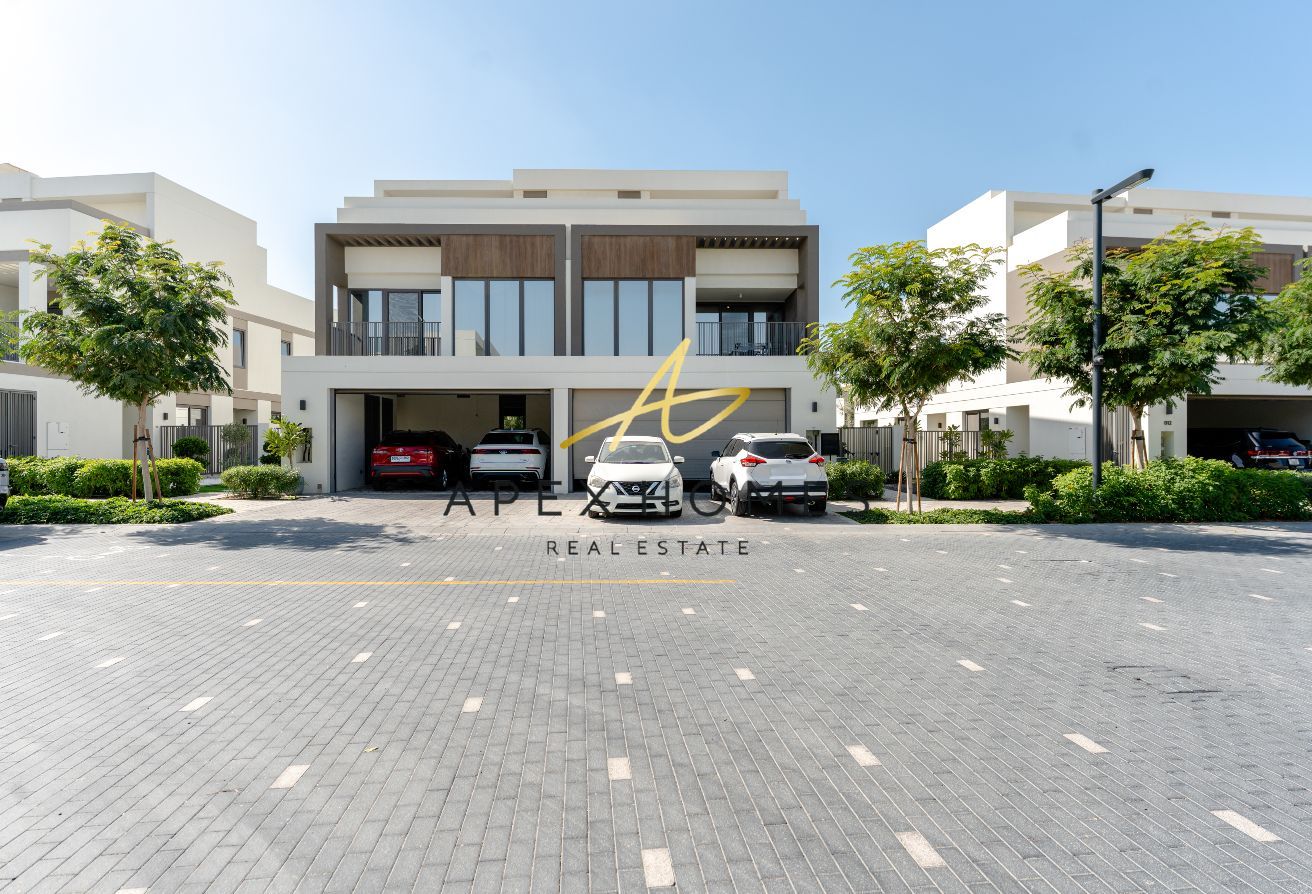 Open Kitchen | Landscaped | Single Row
