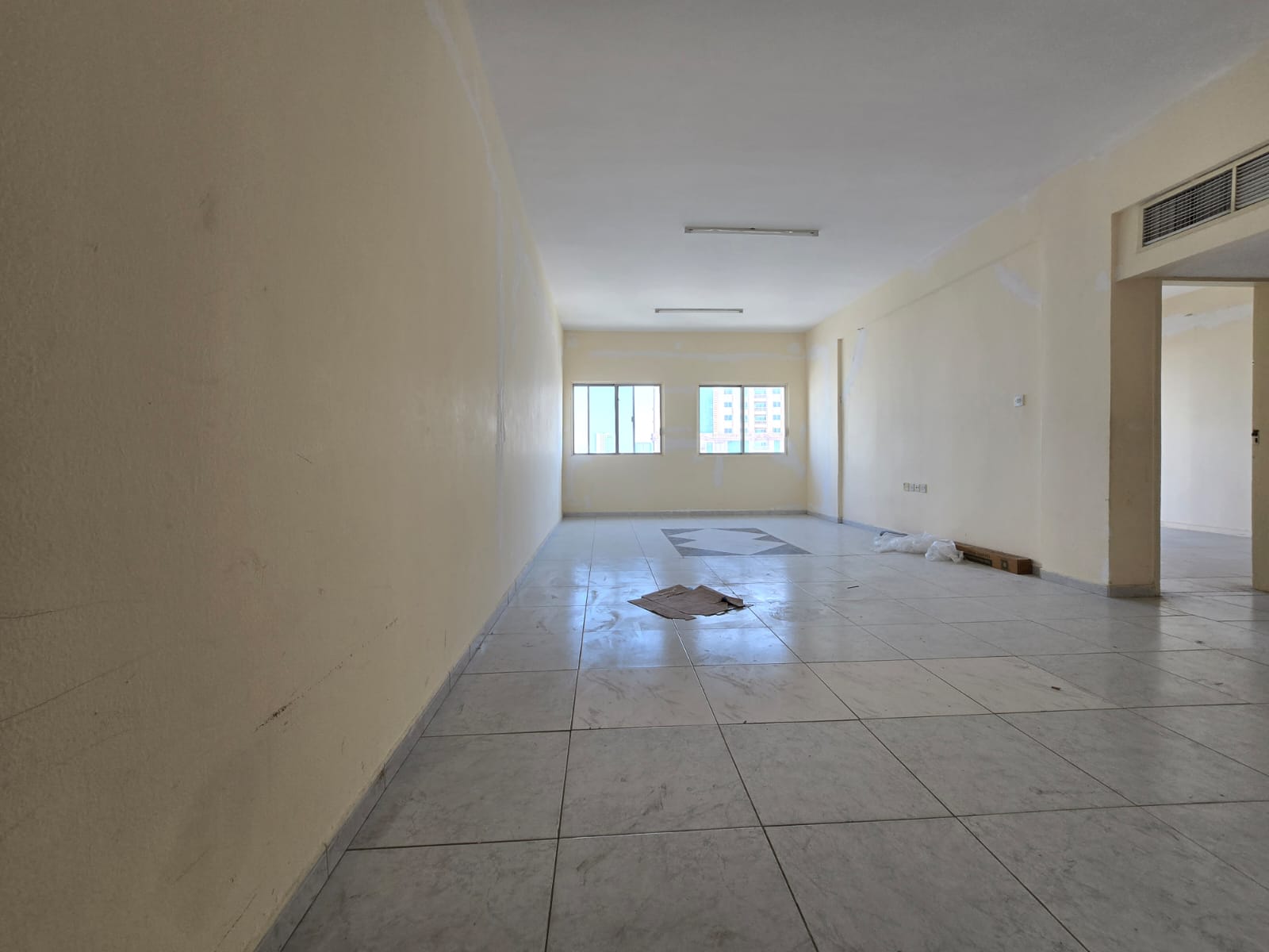 Three-bedroom apartment with a living room for annual rent in Al Rashidiya - Ajman A three-bedroom apartment with a living room is available for annua