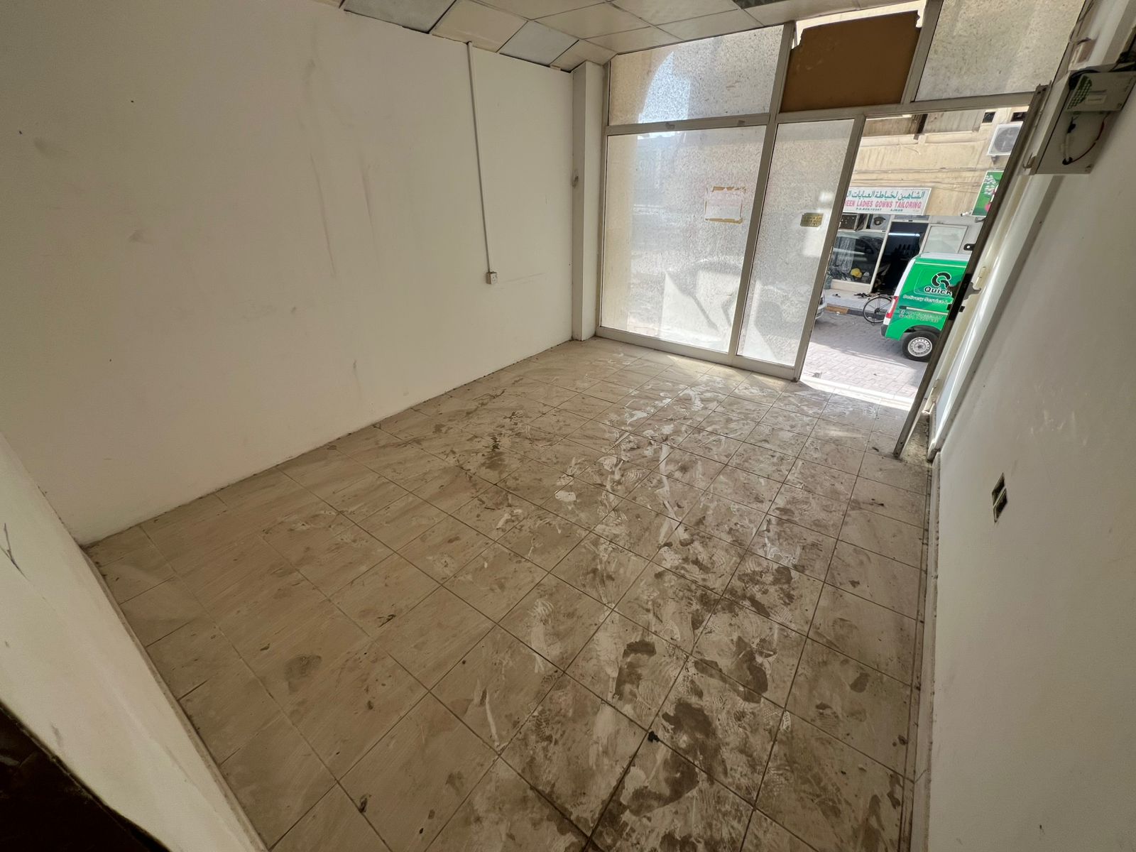 Commercial space for annual rent - at a reasonable price and in a prime location on Ajman Corniche - suitable for all commercial activities