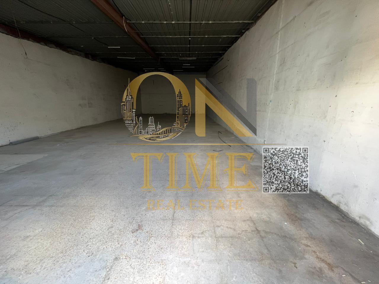 Practical and spacious design suitable for various industrial or commercial activities / Clean and organized environment / Easy access to Sharjah and