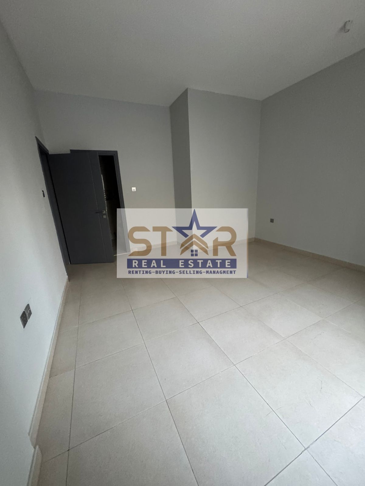 First resident, unique spaces and finishes, one bedroom and living room, 2 bathrooms, no balcony