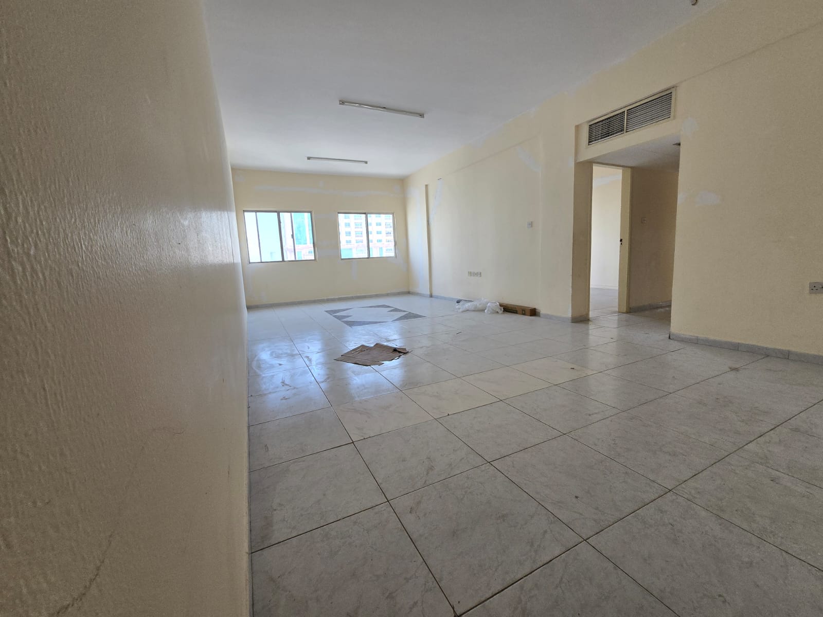 Three-bedroom apartment with a living room for annual rent in Al Rashidiya, Ajman. Price: AED 40,000. Payment facilities available. Near Ajman Cornich