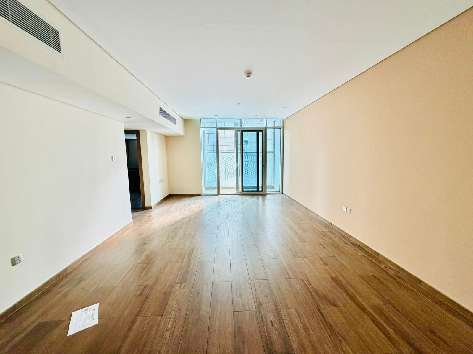Balcony \ Parking \ Gym \ Swimming Pool \ Spacious Area \ Luxury Design