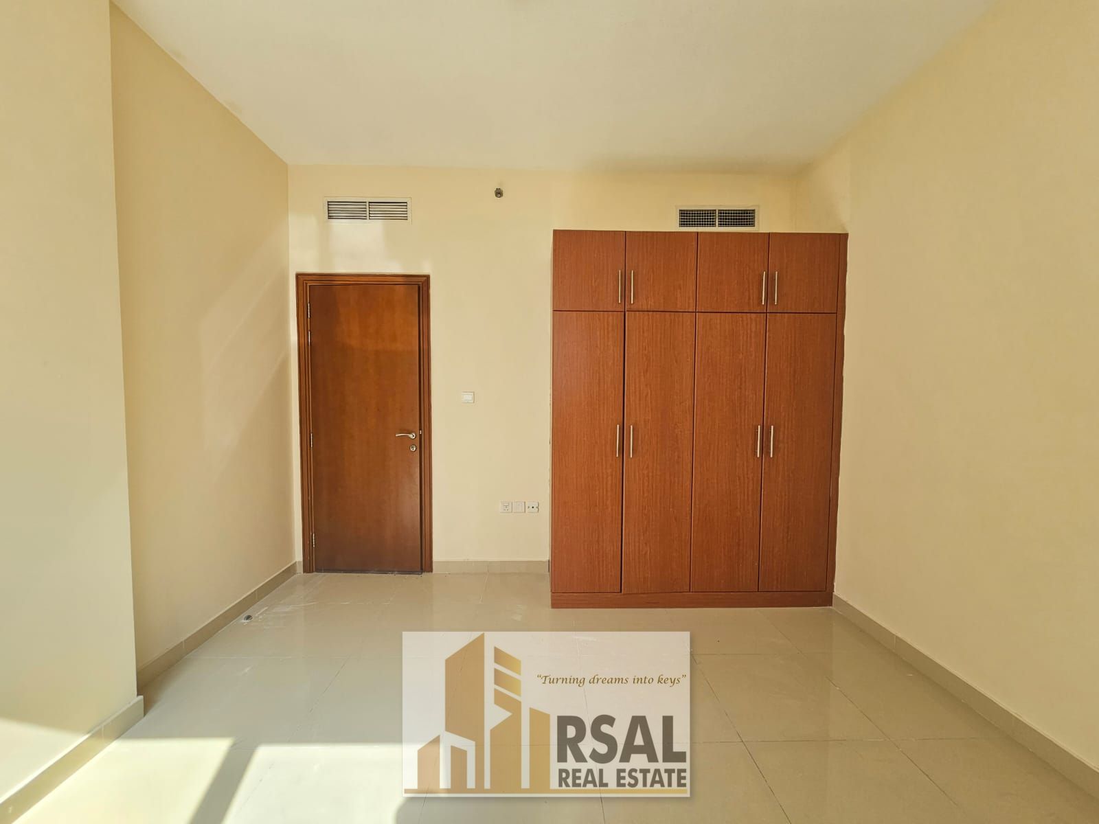 Amazing Deal || 3bhk Prime location || Easy way to Dubai ||