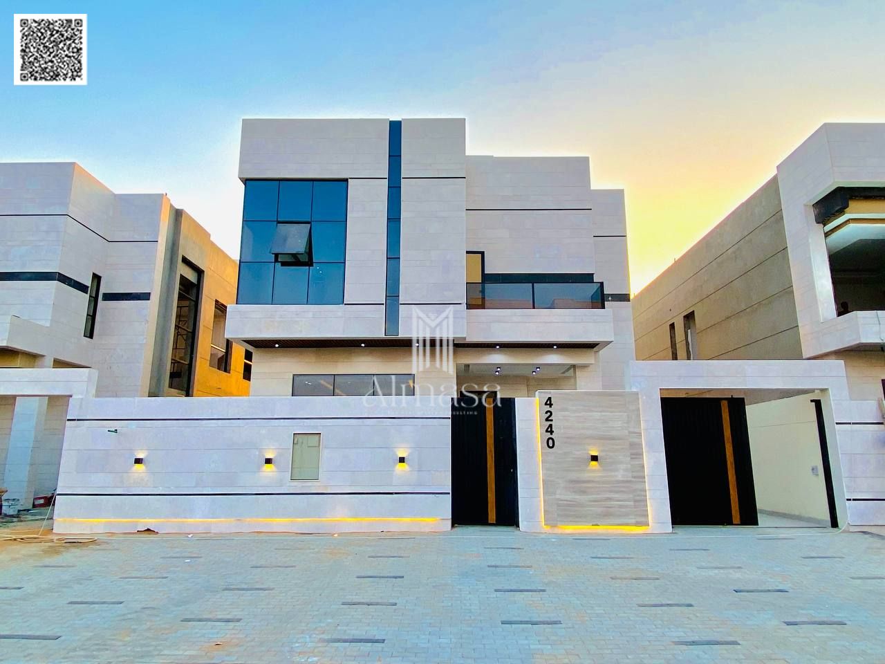 For sale: A luxurious modern villa with a full stone facade, a modern swimming pool, high-end finishes, and distinctive features.