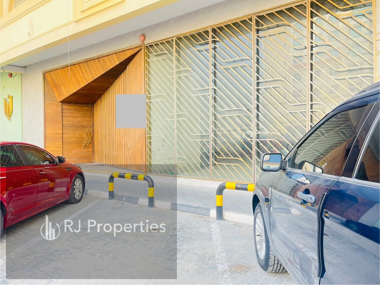 VERY HUJE SPACIOUS SHOP BRIGHT LOCATION 100KW ELECTRICITY POWER