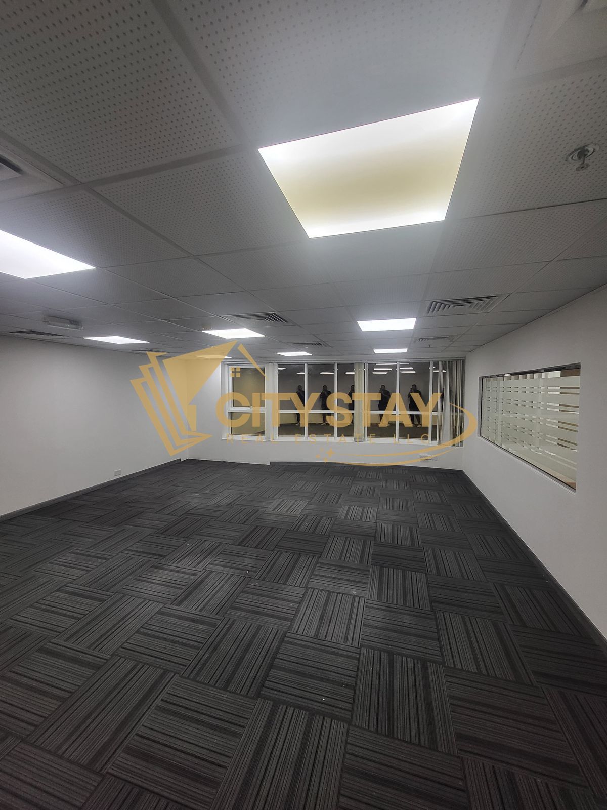 Ready-to-Move Office for Rent – Next to Dubai Internet City Metro | Prime Business Location