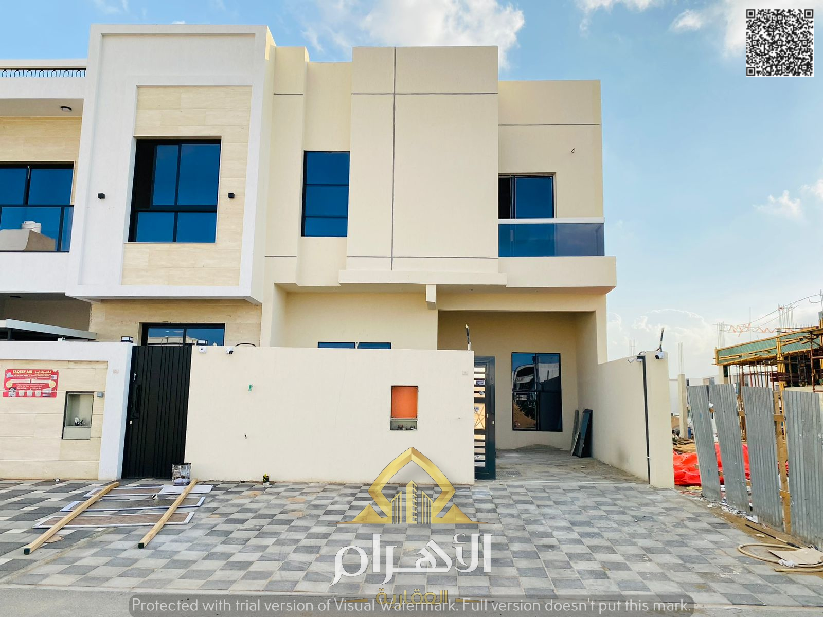 Own a luxury villa in Al-Haliou with a modern design, featuring 4 master bedrooms, at a very reasonable price – freehold ownership, with the lowest po