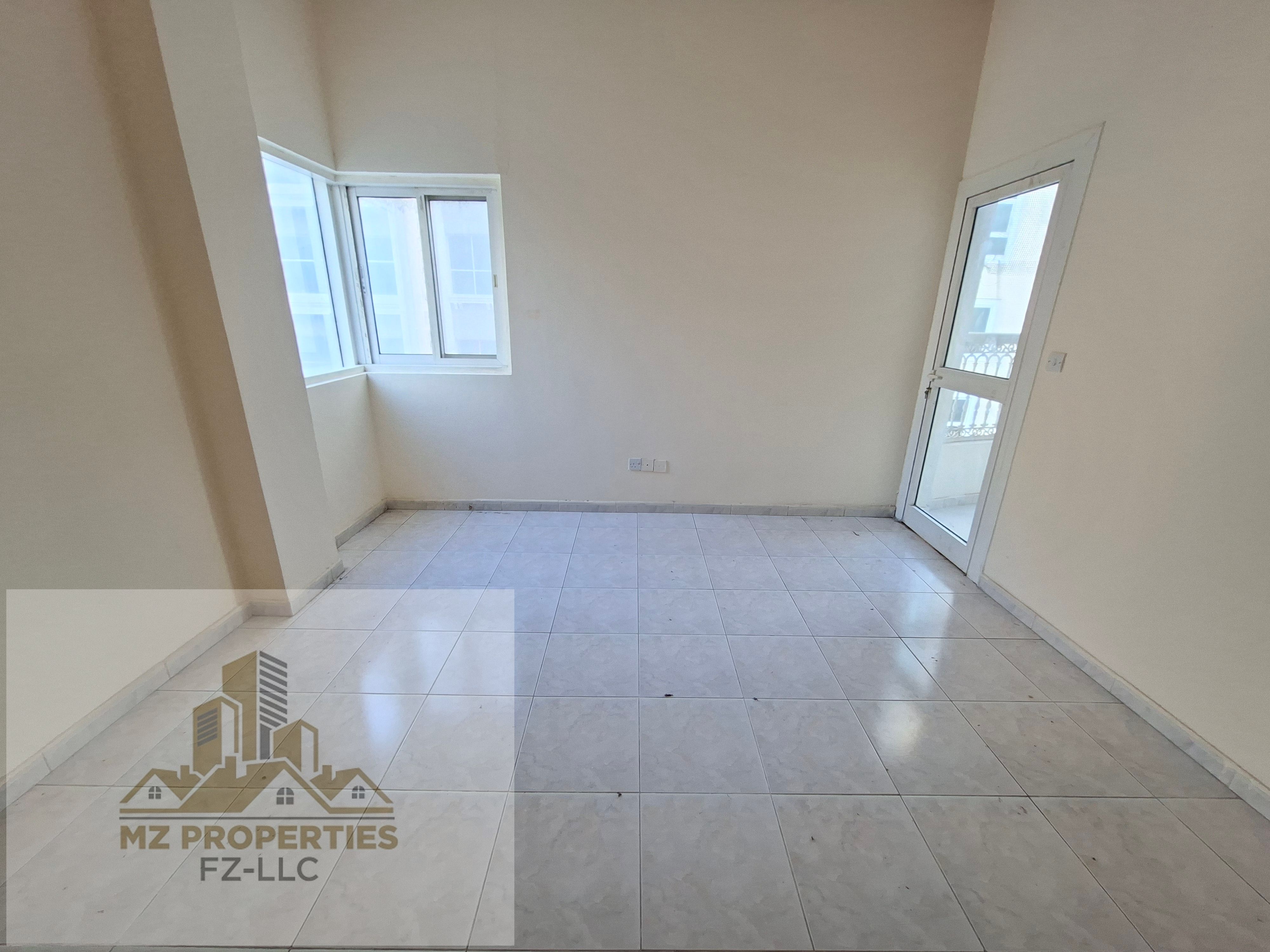 FANTASTIC AND BEAUTIFUL 2 BEDROOMS CLOSE HALL ! IDEAL LOCATION ! REASONABLE PRICE ! IN 39999