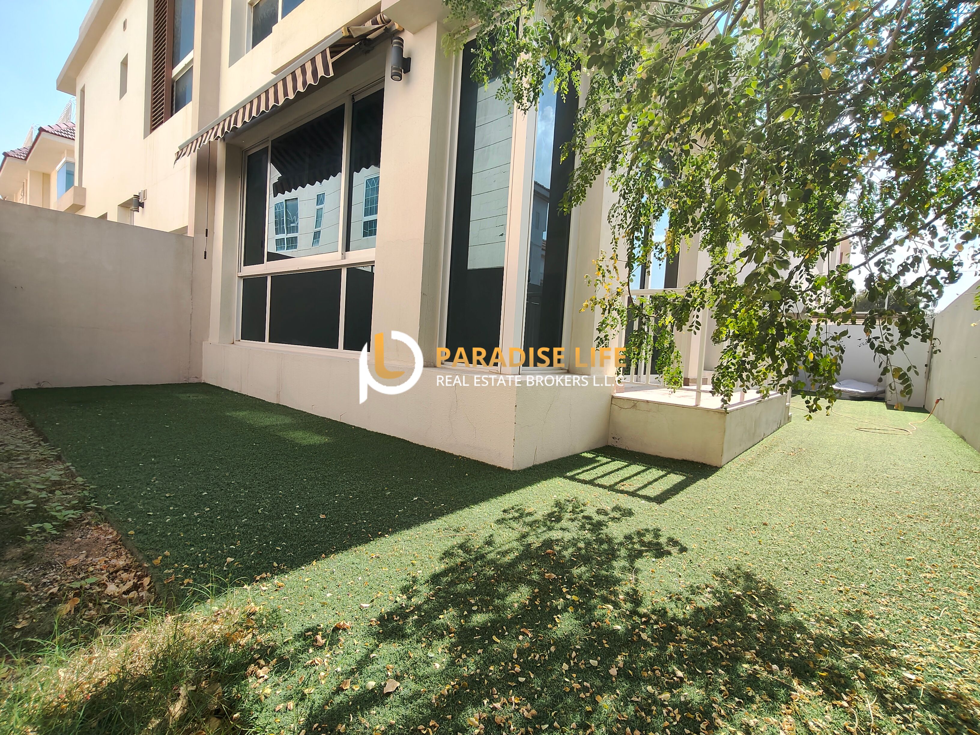 Quality villa 3 bed room maids room Pvt back yard away fly path for rent 140k