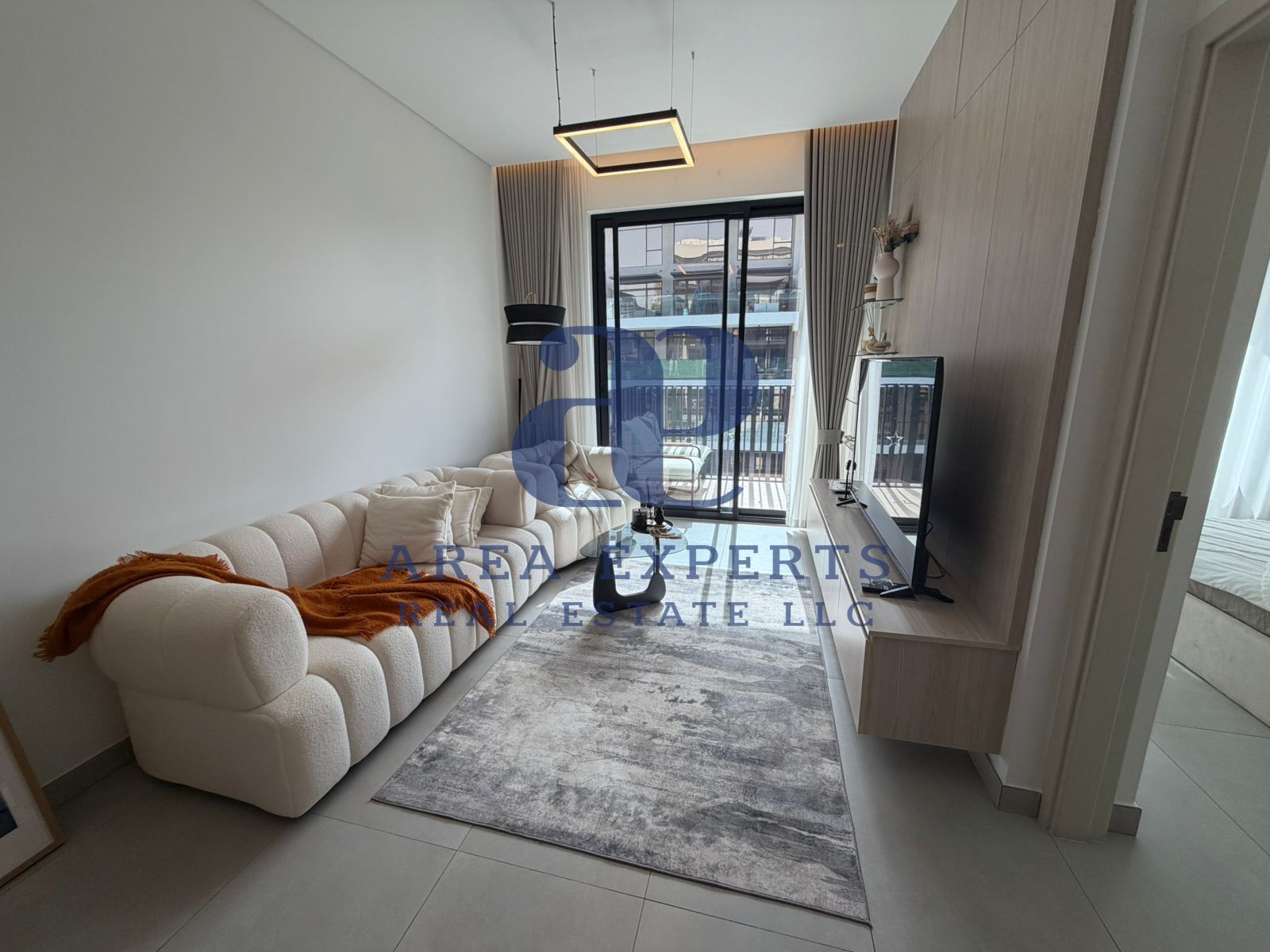 Luxury Finishes | 1BR + Study | Tenanted