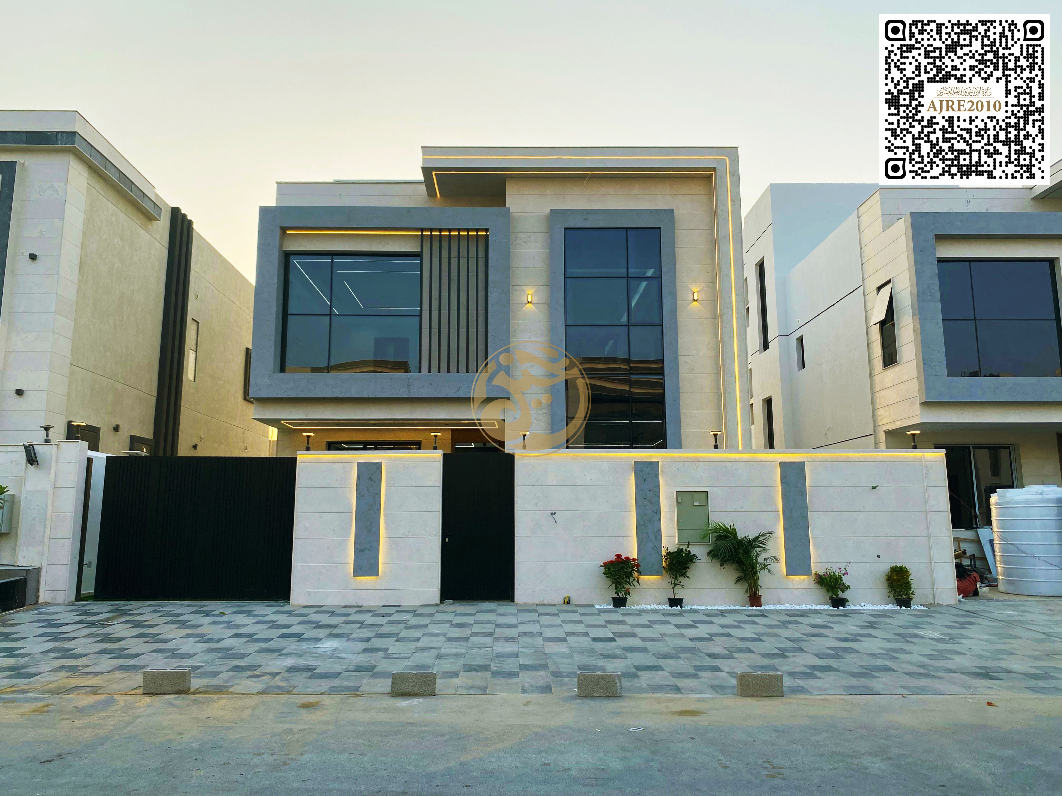 Luxury 5BR Villa | Pool & Roof | Fees Incl. | Freehold