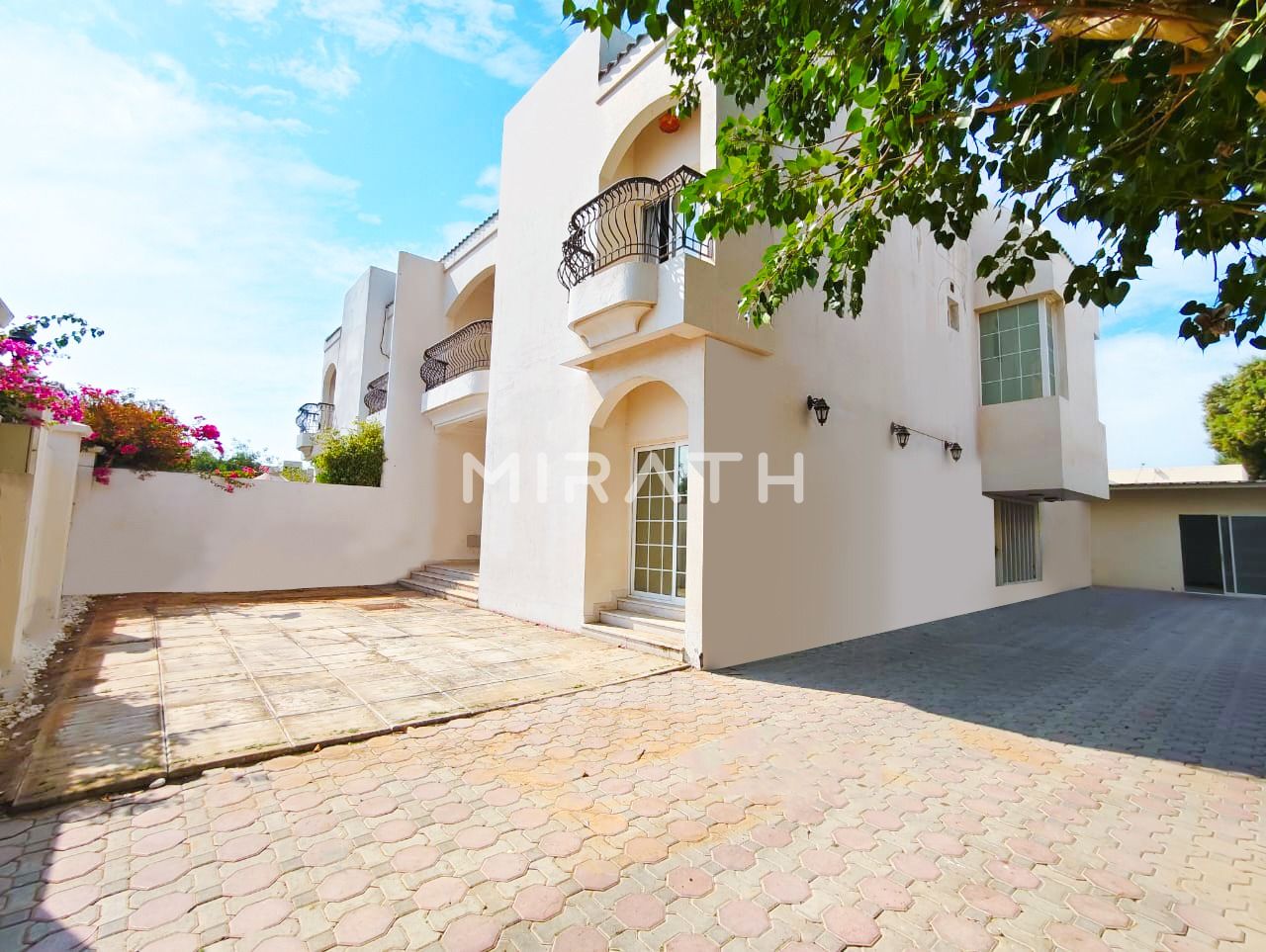Spacious Layout| Premium| Ready to move in