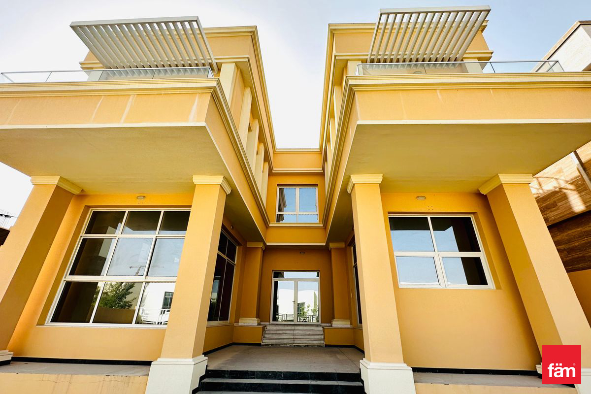 Luxury Villa w/ Pool and Driver's Room, Must See!