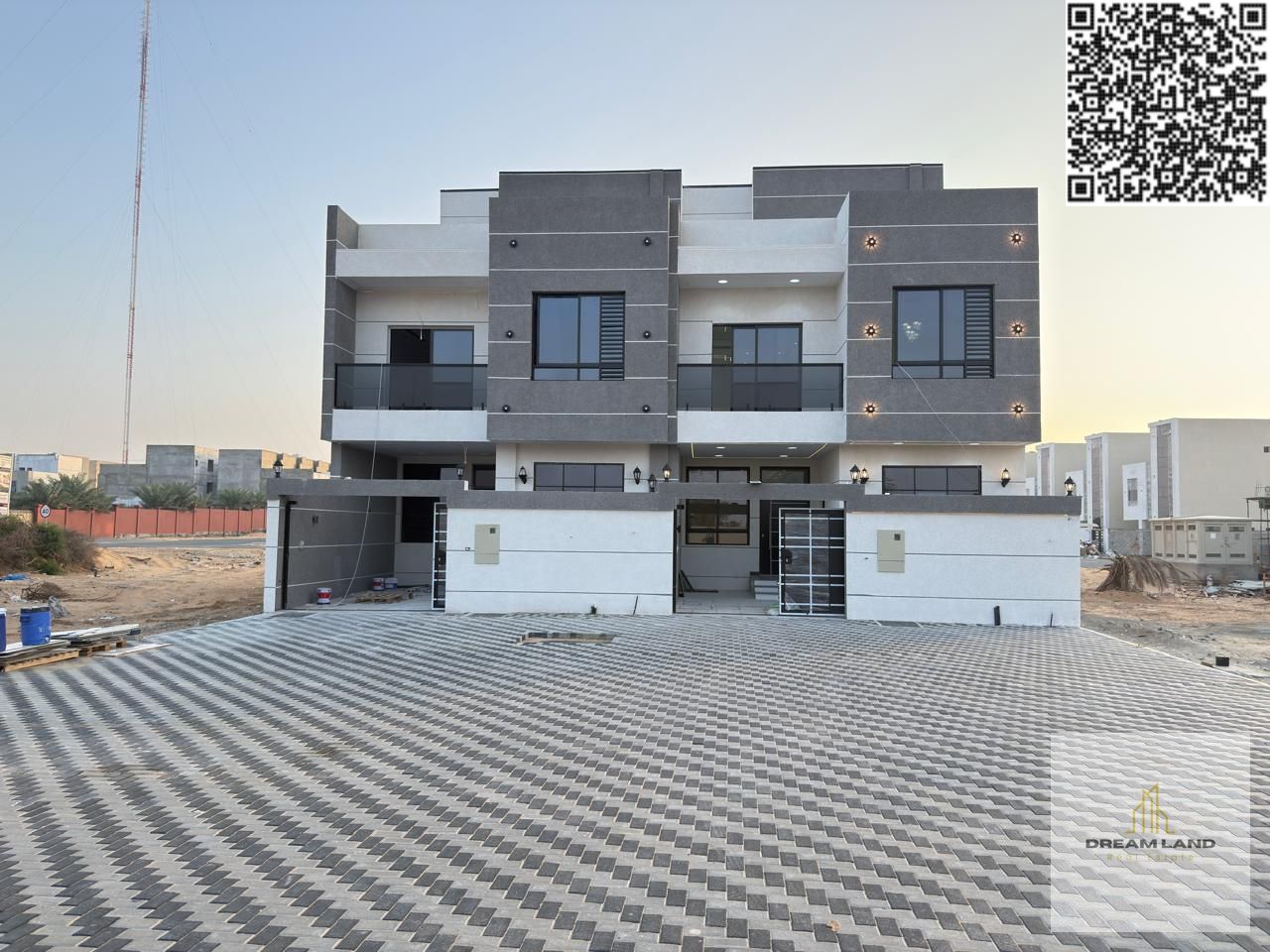 A distinctive villa in Al-Haliou 1 with an 18-meter setback – 5 master bedrooms and modern finishing, including registration and ownership fees.