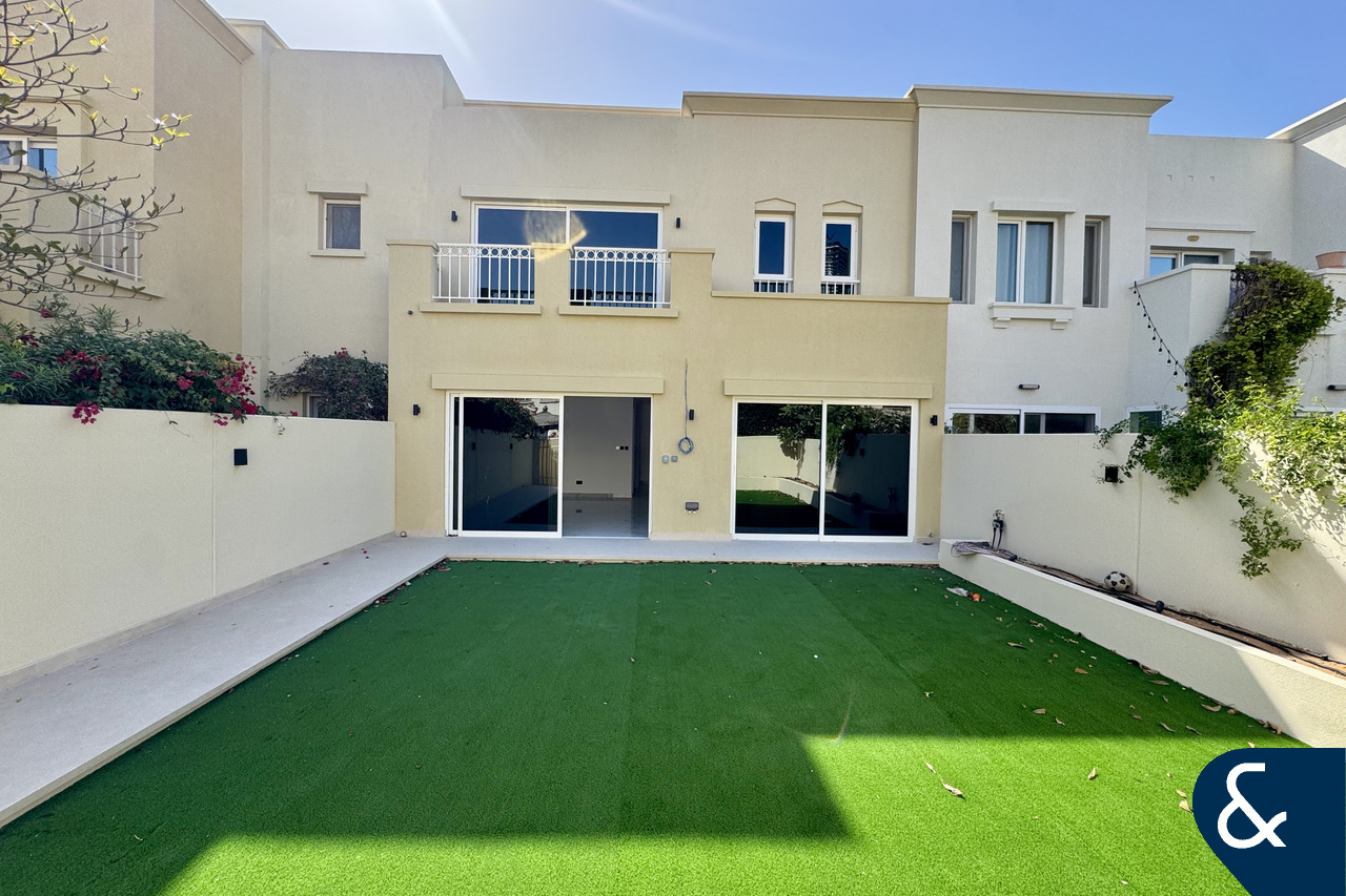 Fully Upgraded | 4 Bed | Close to park