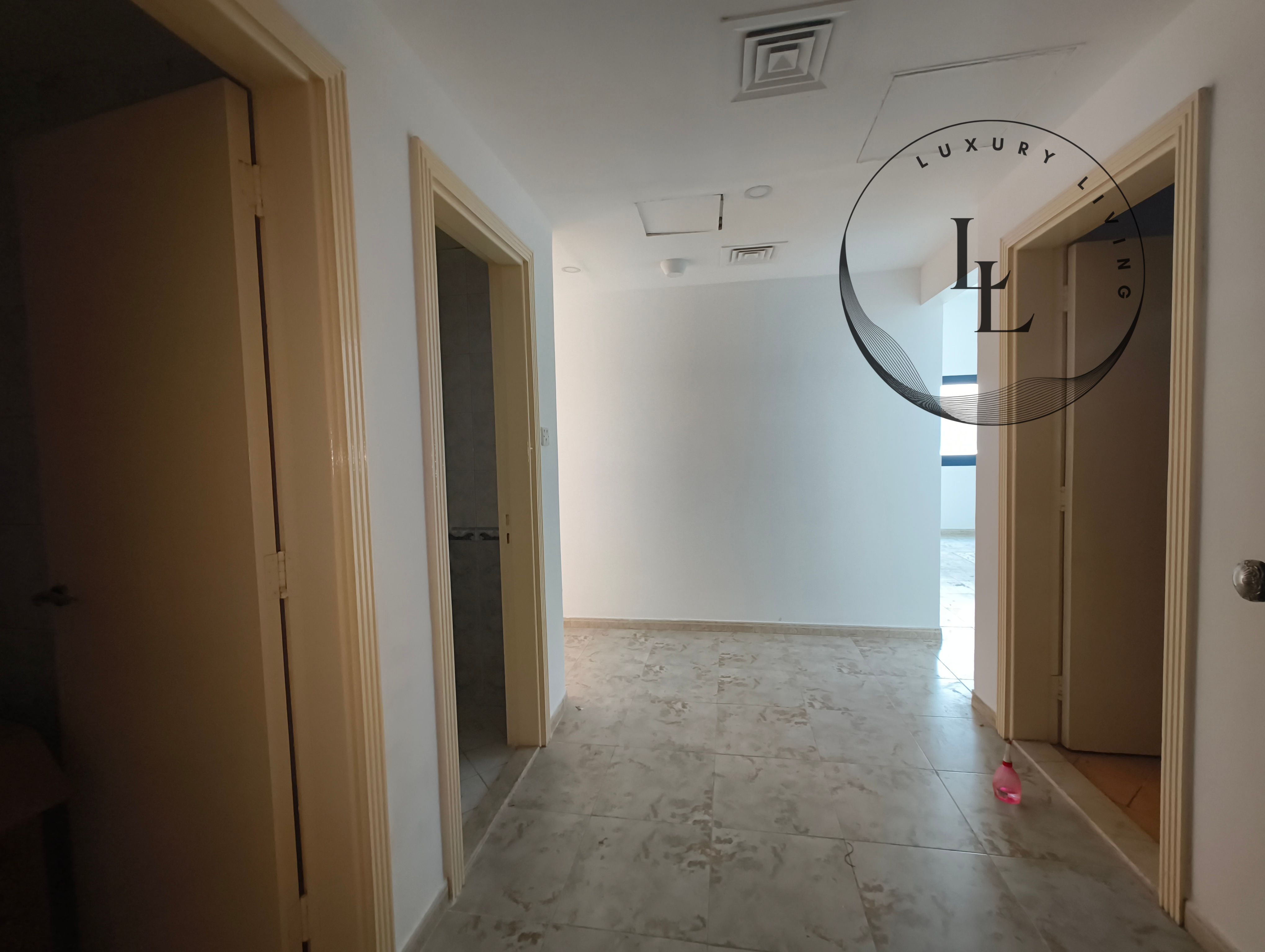 Lavish 2bhk apartment at good location with free chiller, laundry room and parking