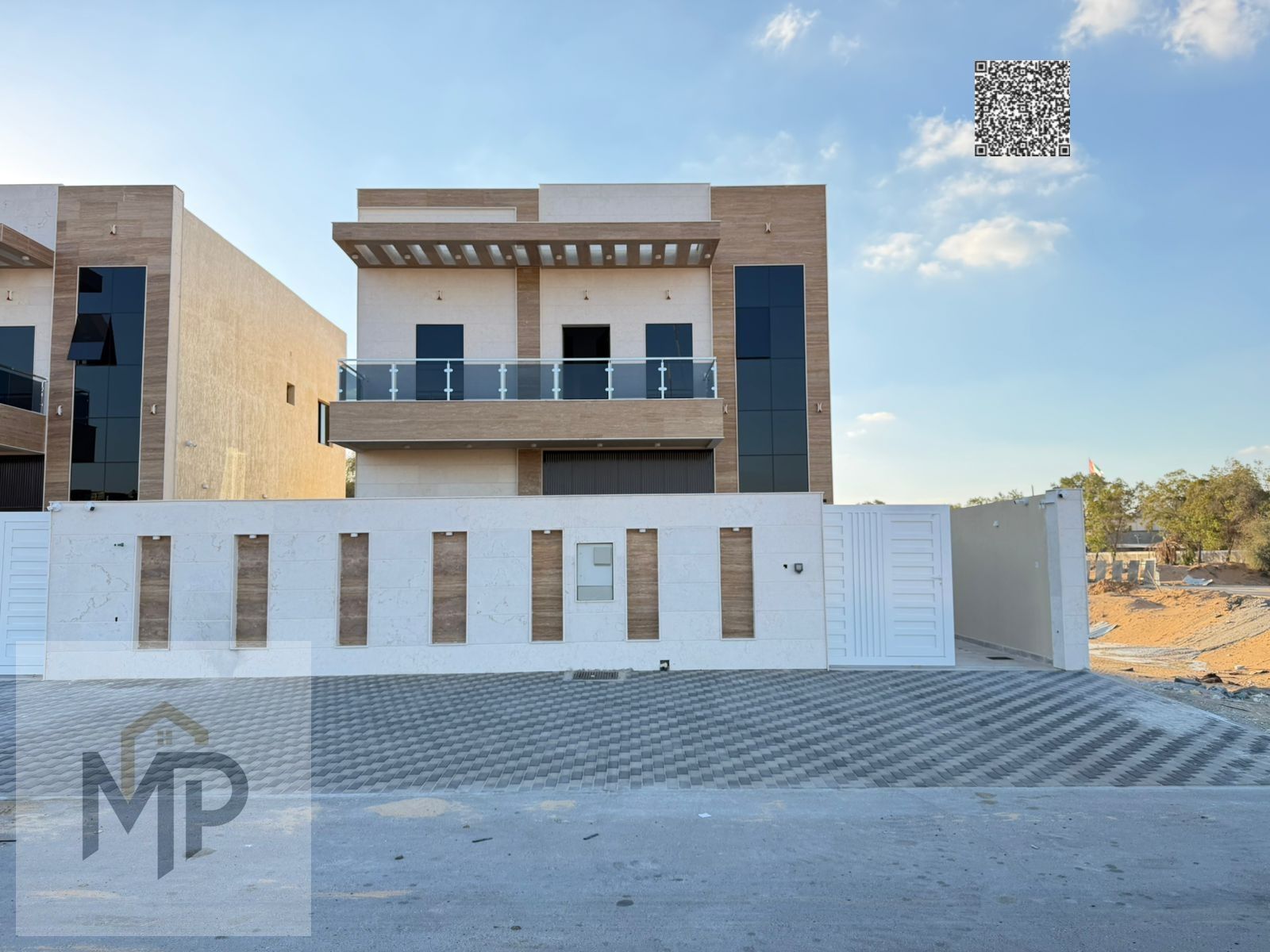 A stunning villa comprising 3 master bedrooms with built-in wardrobes, including registration fees, is now for sale at a reasonable price.