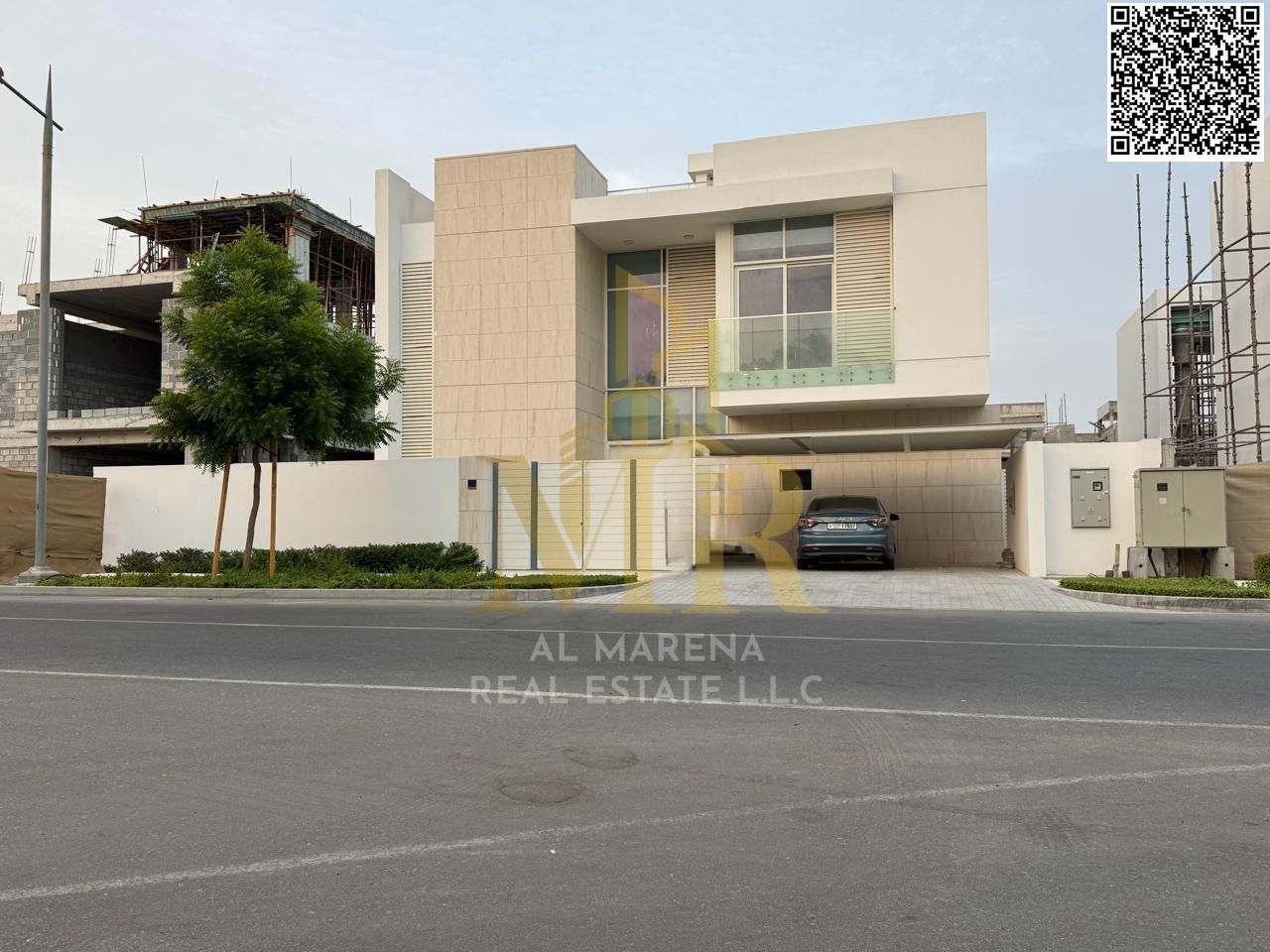 Luxury villa for sale in Al-Zawraa, spacious area, private pool, and internal elevator. Includes fees, electricity, water, and air conditioning.