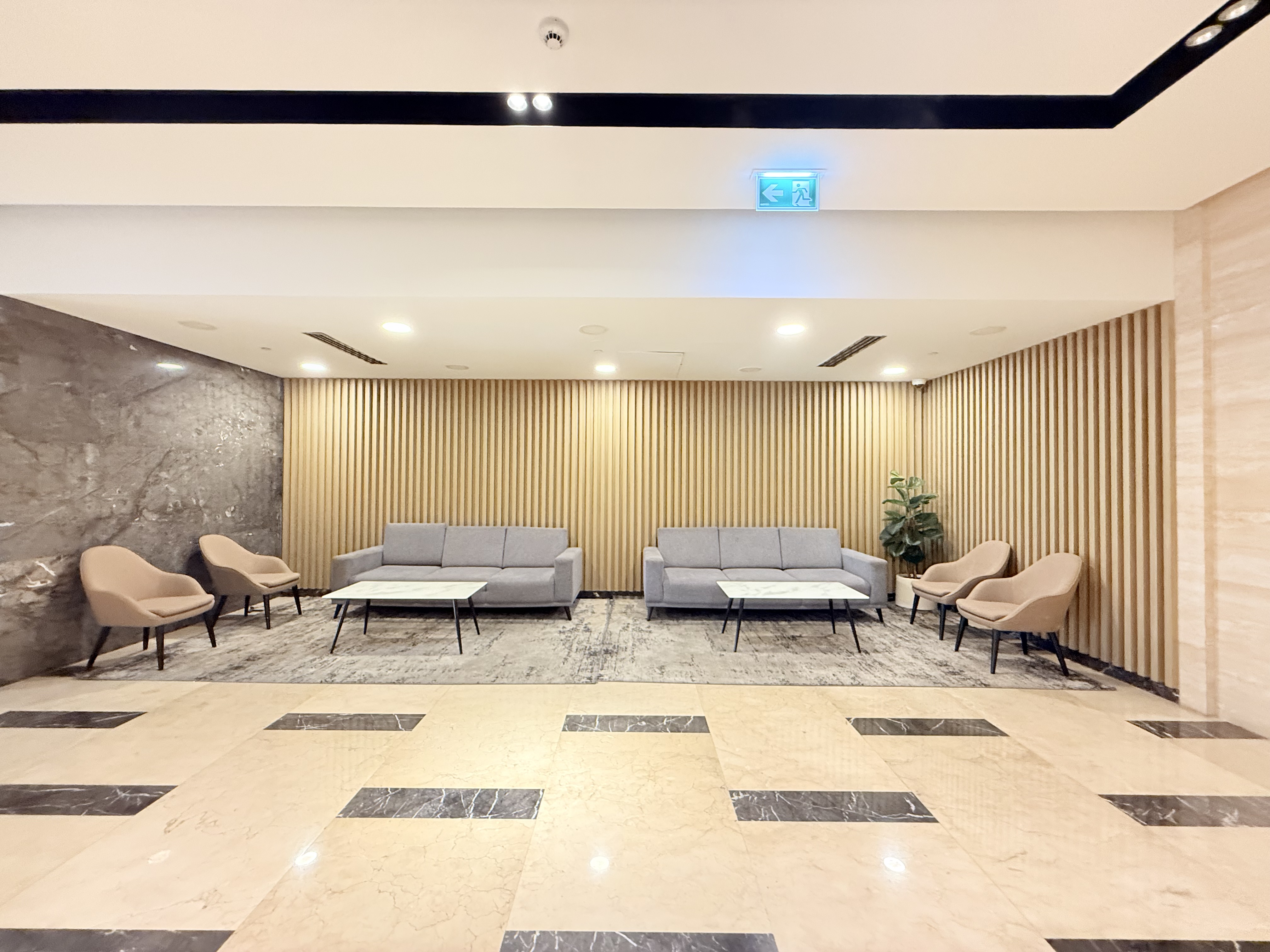 Spacious 1BR || High Rise || All Amenities || Prime Location