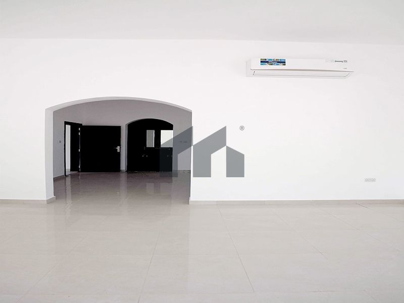 Corner villa | Brand new | Driver’s room