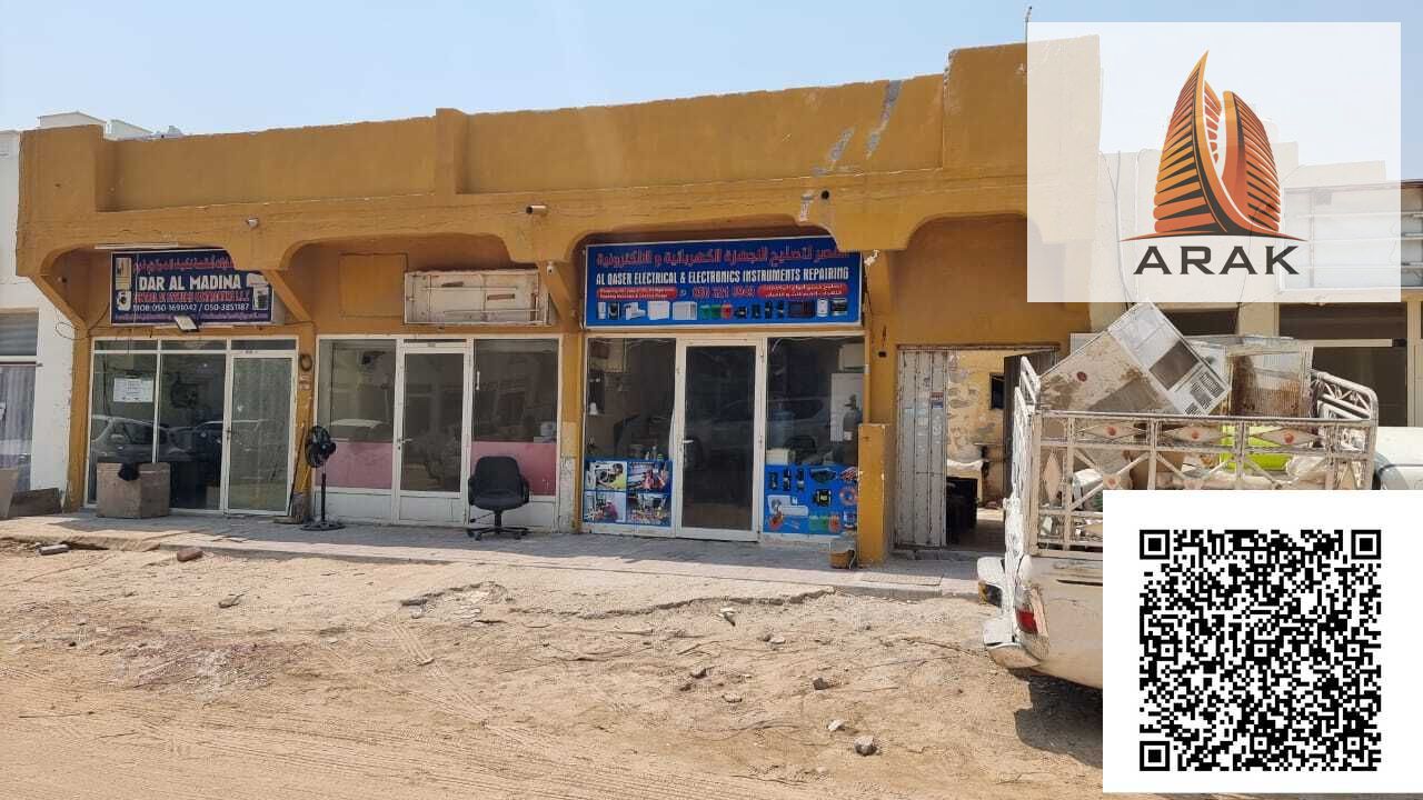 Old Residential & Commercial House for Sale in Liwara 2 – Ajman An old residential and commercial house available for sale in Liwara 2, featuring a p