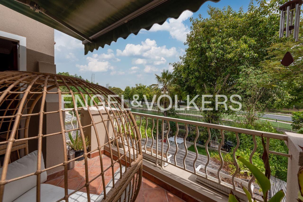 Vacant | Lake View / Backing | Landscaped