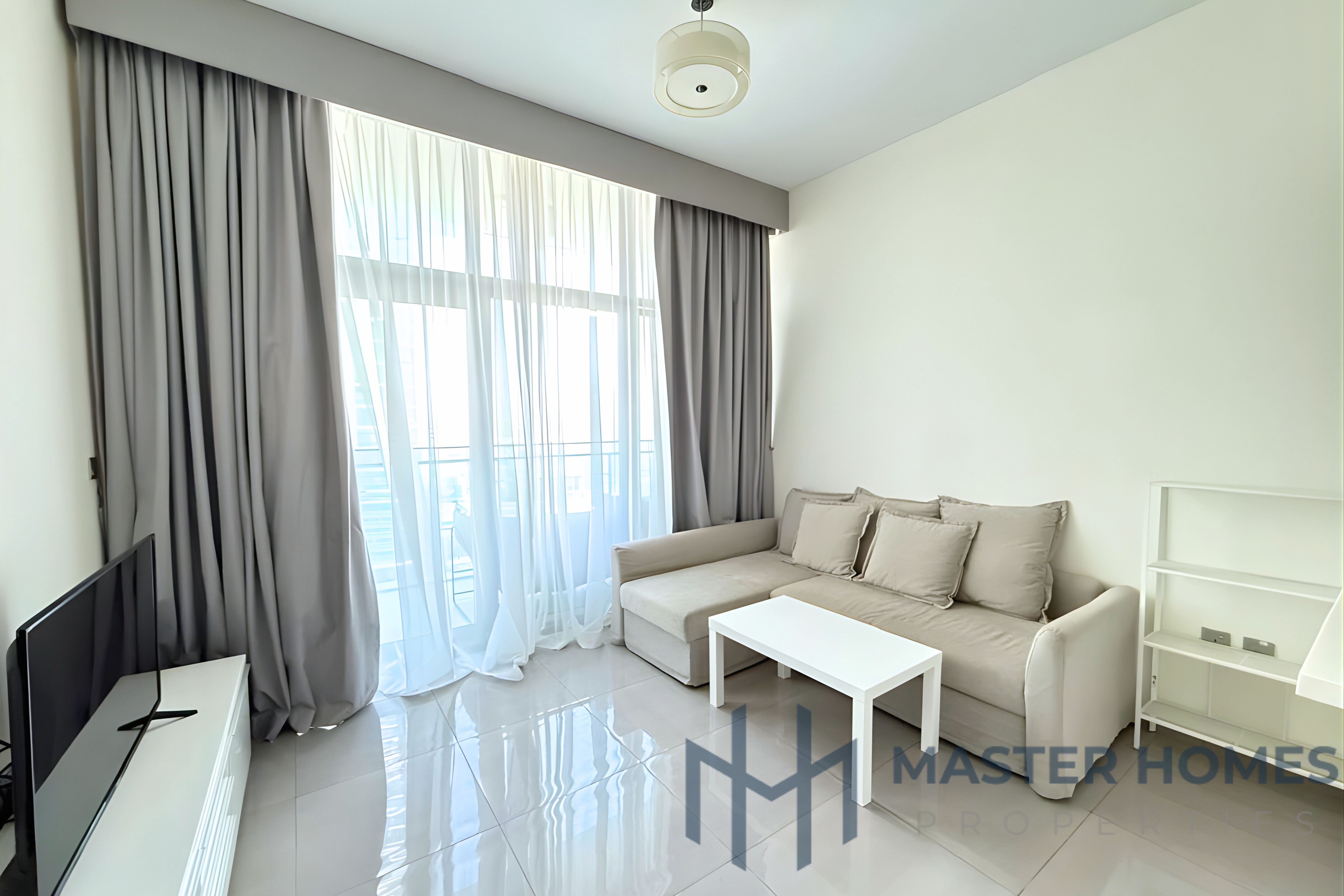 High floor| Near Metro| Canal view