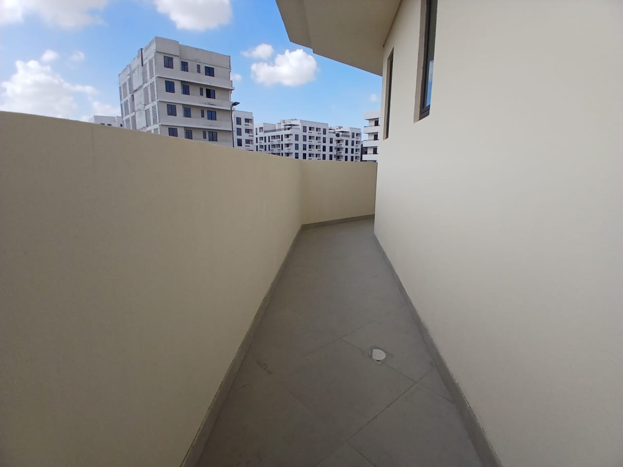 Very big offer 1. Month free Like brand new Luxury 1. bhk