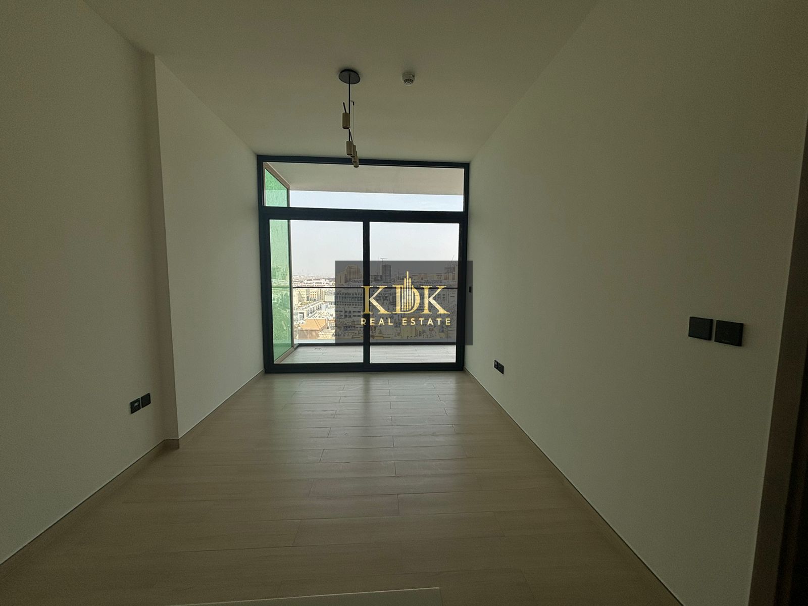 Modern 1 Bedroom | Bright Layout | Close to Exit
