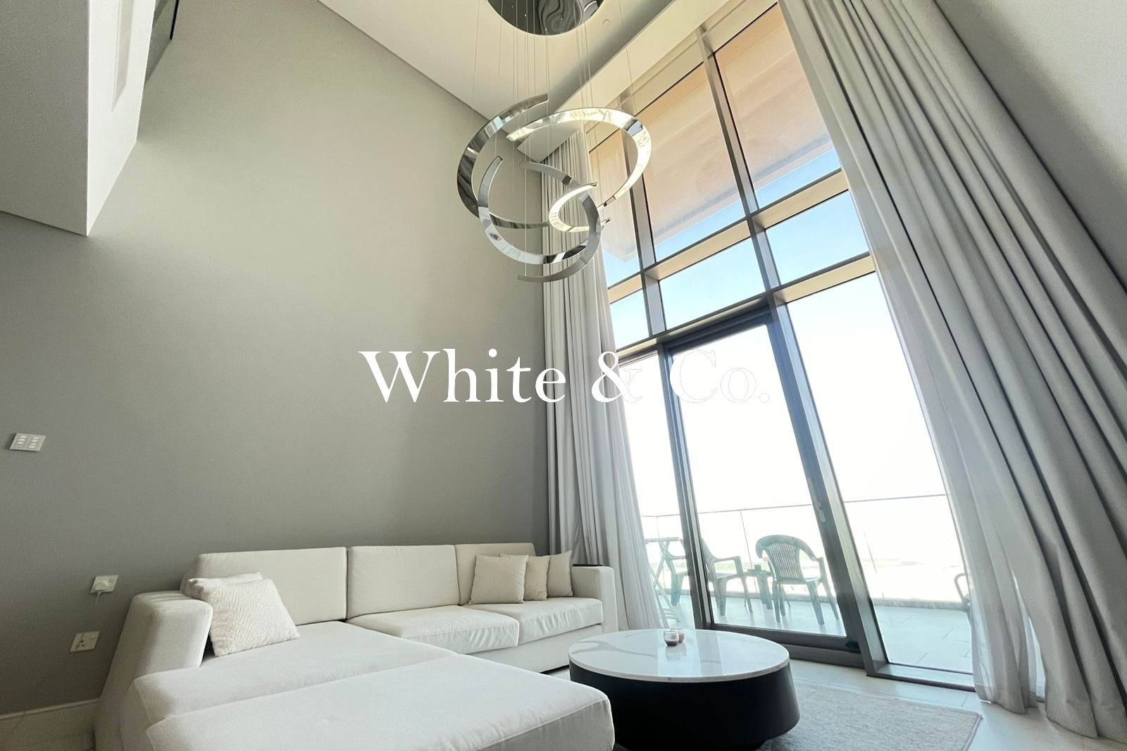 VACANT NOW | LOFT LAYOUT | HIGHEST FLOOR