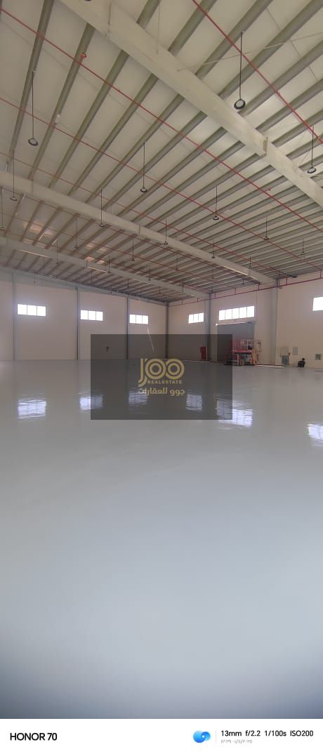 10,000 sq ft warehouse, 200 kW electricity, price 350,000
