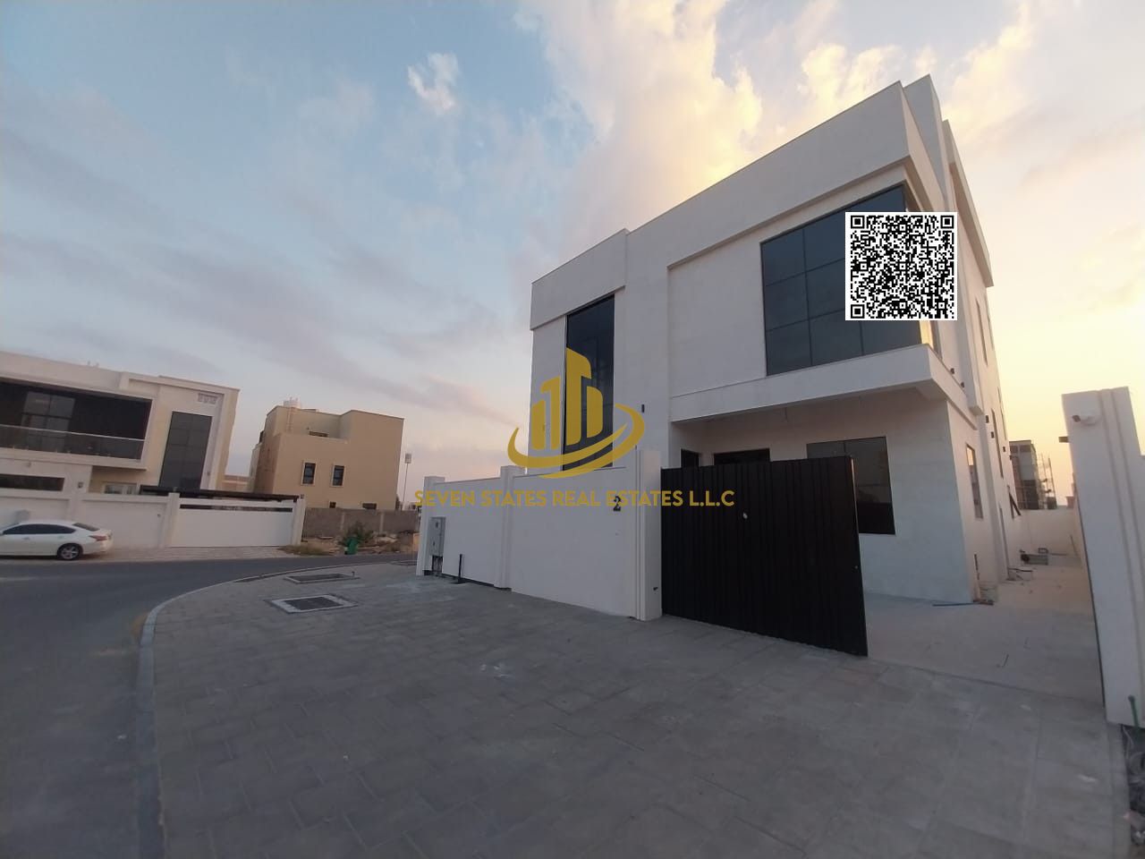 Luxury 3-floor villa with 7 master bedrooms, elegant design, premium finishes, corner plot, ready for immediate occupancy