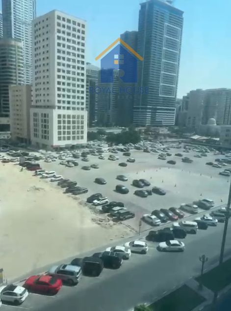 Stunning 2 BR in Al Khan Corniche: Ideal Family Retreat