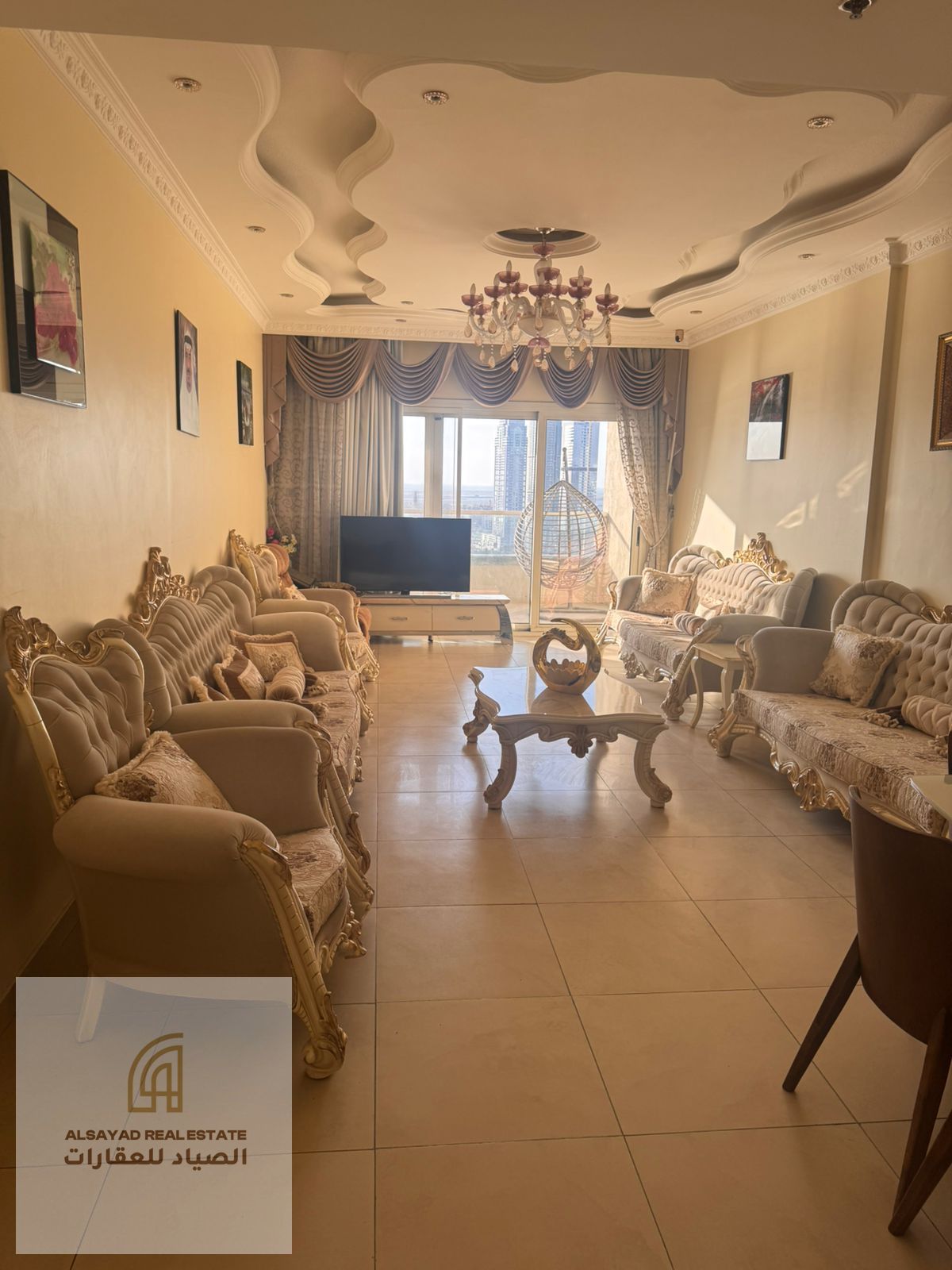 Exceptional opportunity for sale: 2-bedroom apartment with a living room in a prime location