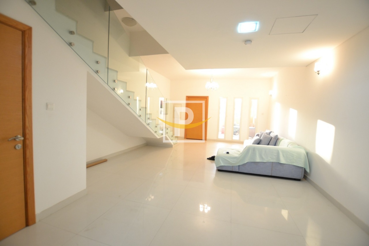Bright l Very Spacious l Well Maintained