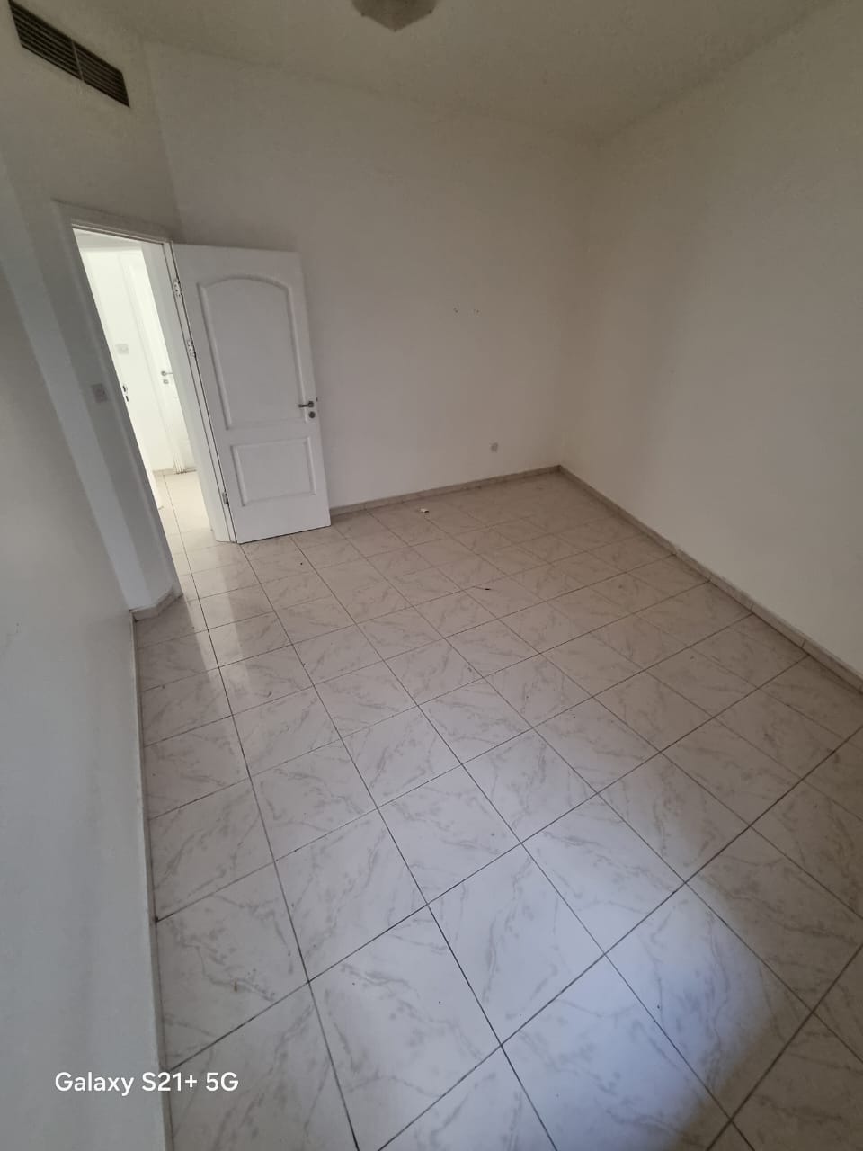Three-bedroom apartment with a living room (3BHK) and a maid's room, 3 bathrooms