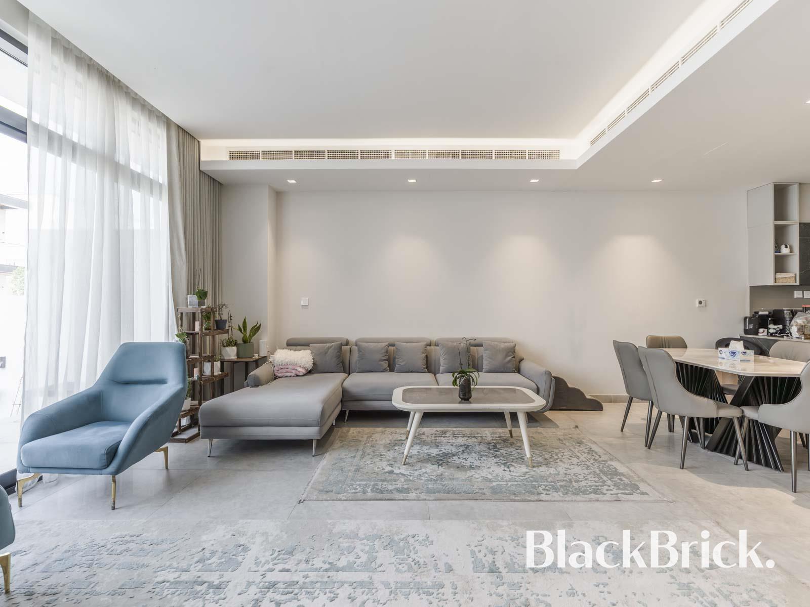 Exclusive 4 Bedrooms Villa | Corner Unit