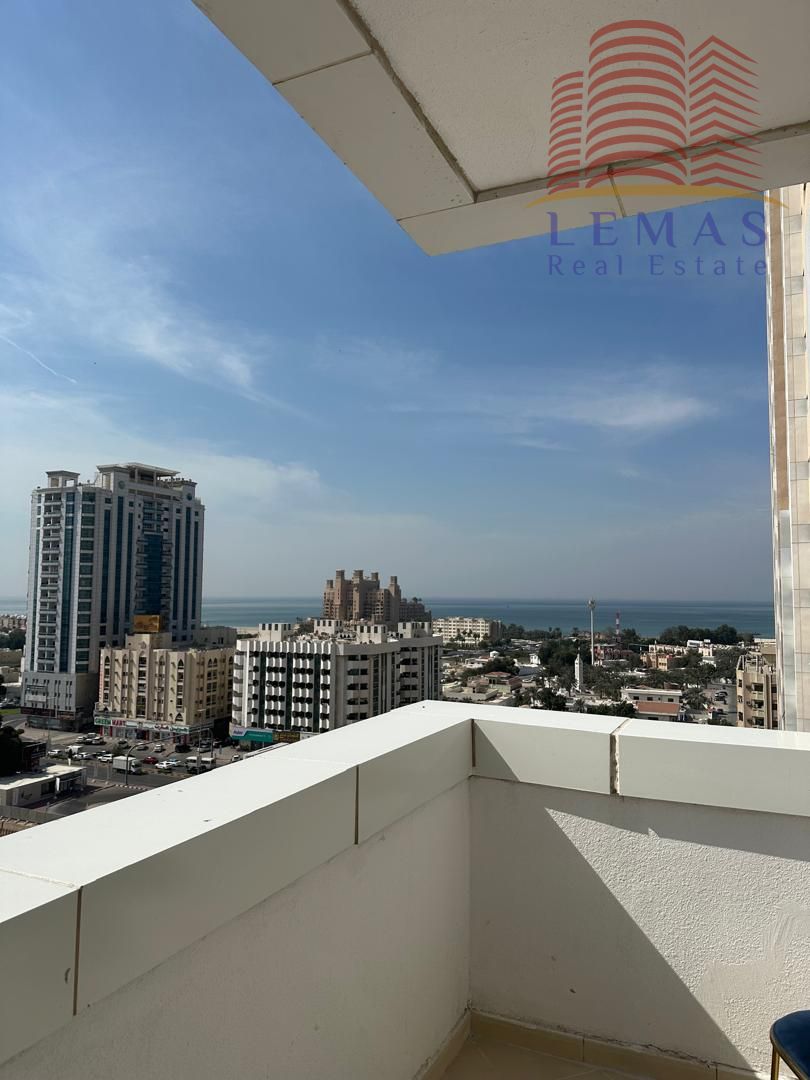 Bedroom, cash, with sea and city views