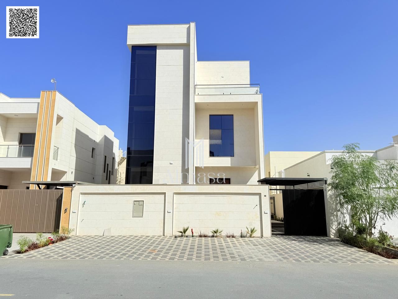 A golden opportunity to own a two-story villa with a rooftop terrace, featuring a luxurious European design, high-end finishes, and a special price.