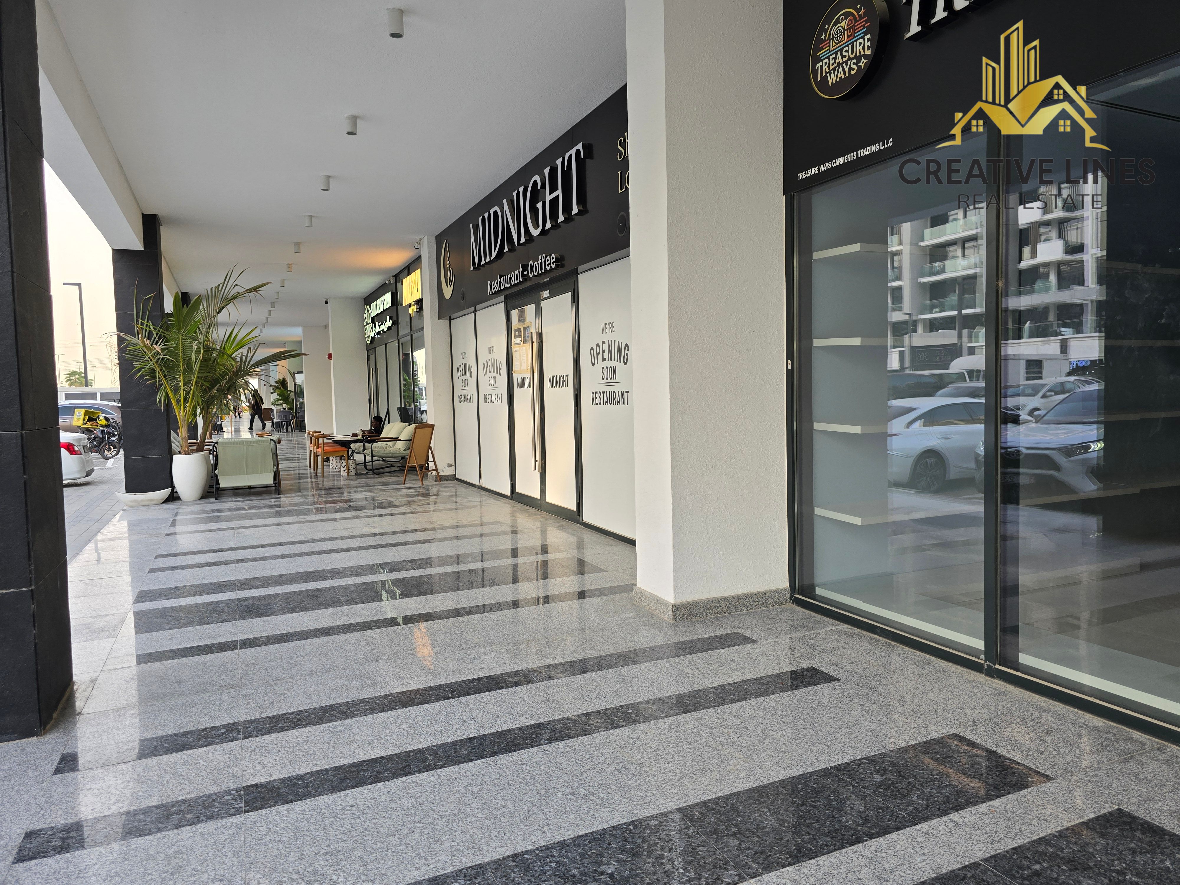 PARKING FACING - FITTED SHOP - PRIME LOCATION