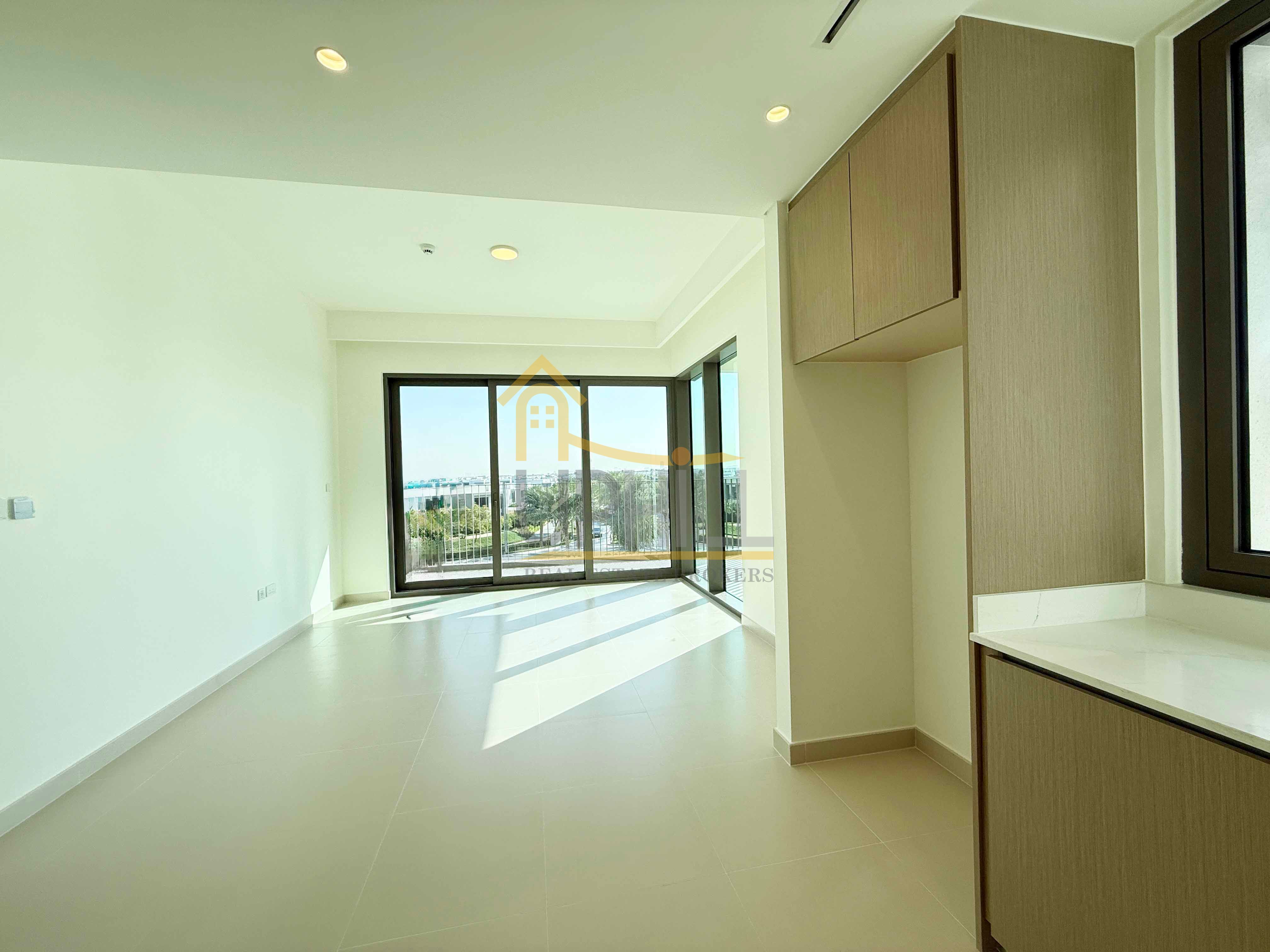 Brand New Modern 2 Beds Near Mall - Vacant Unit